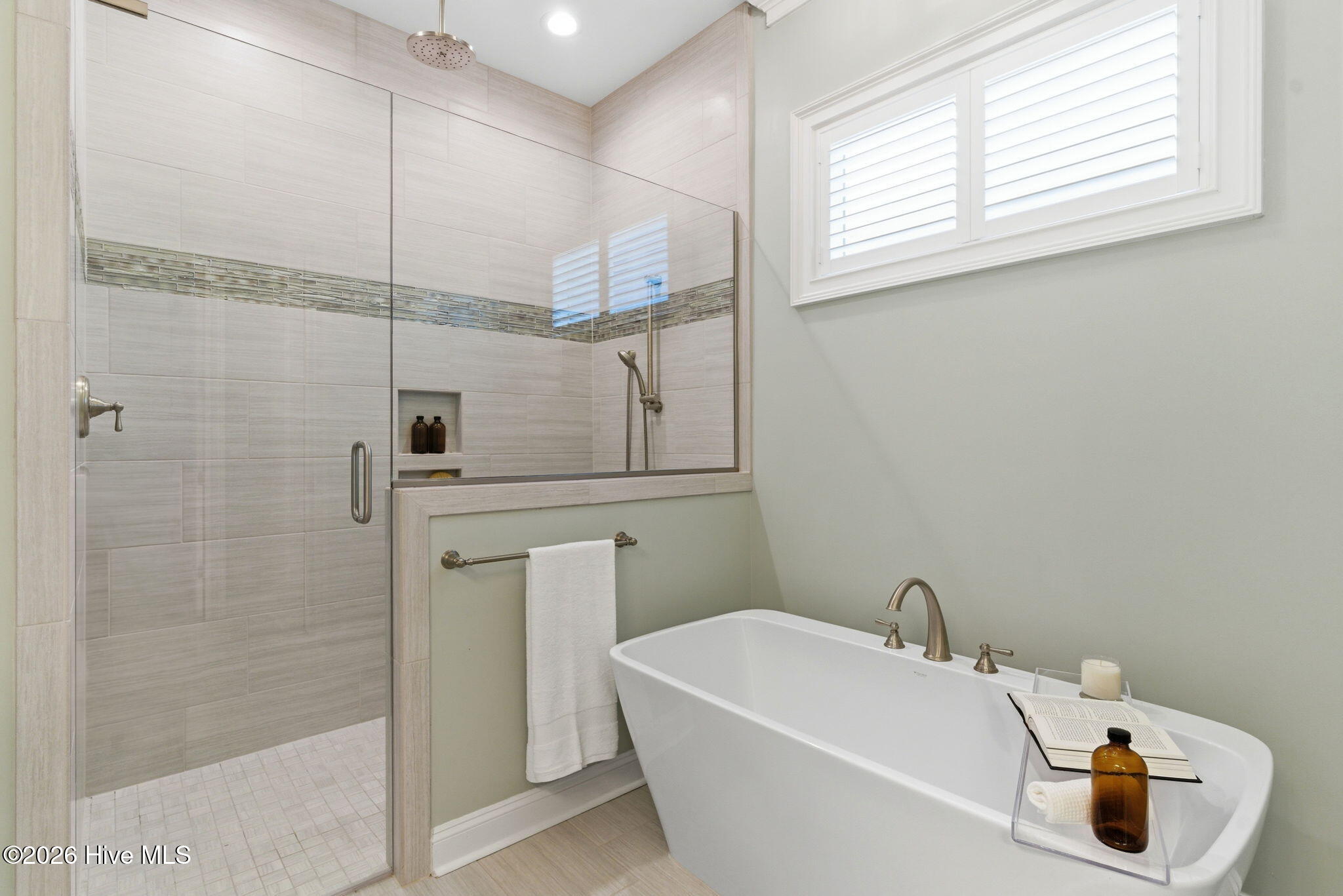 100569885 | Photo 25