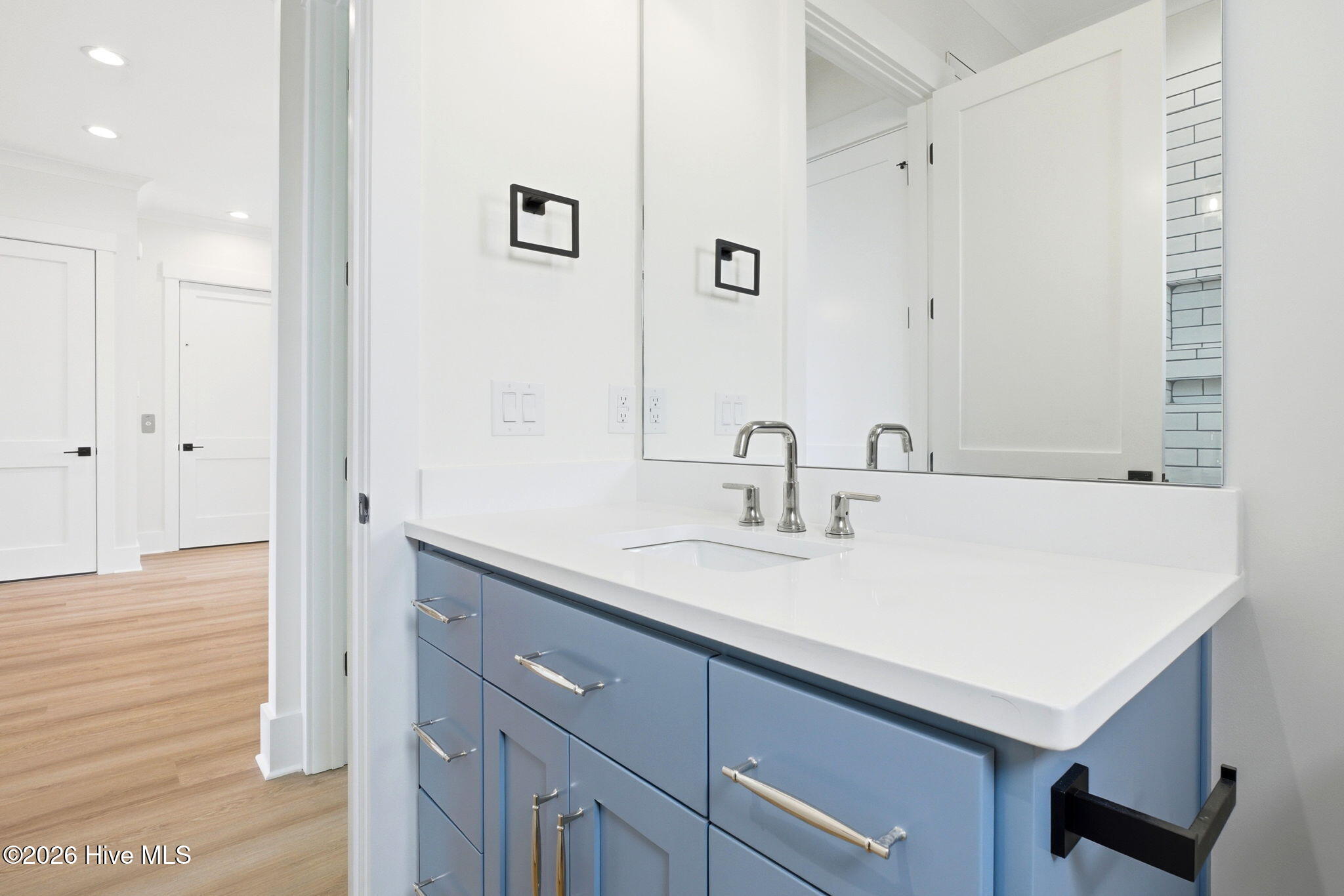 100564673 | Photo 30