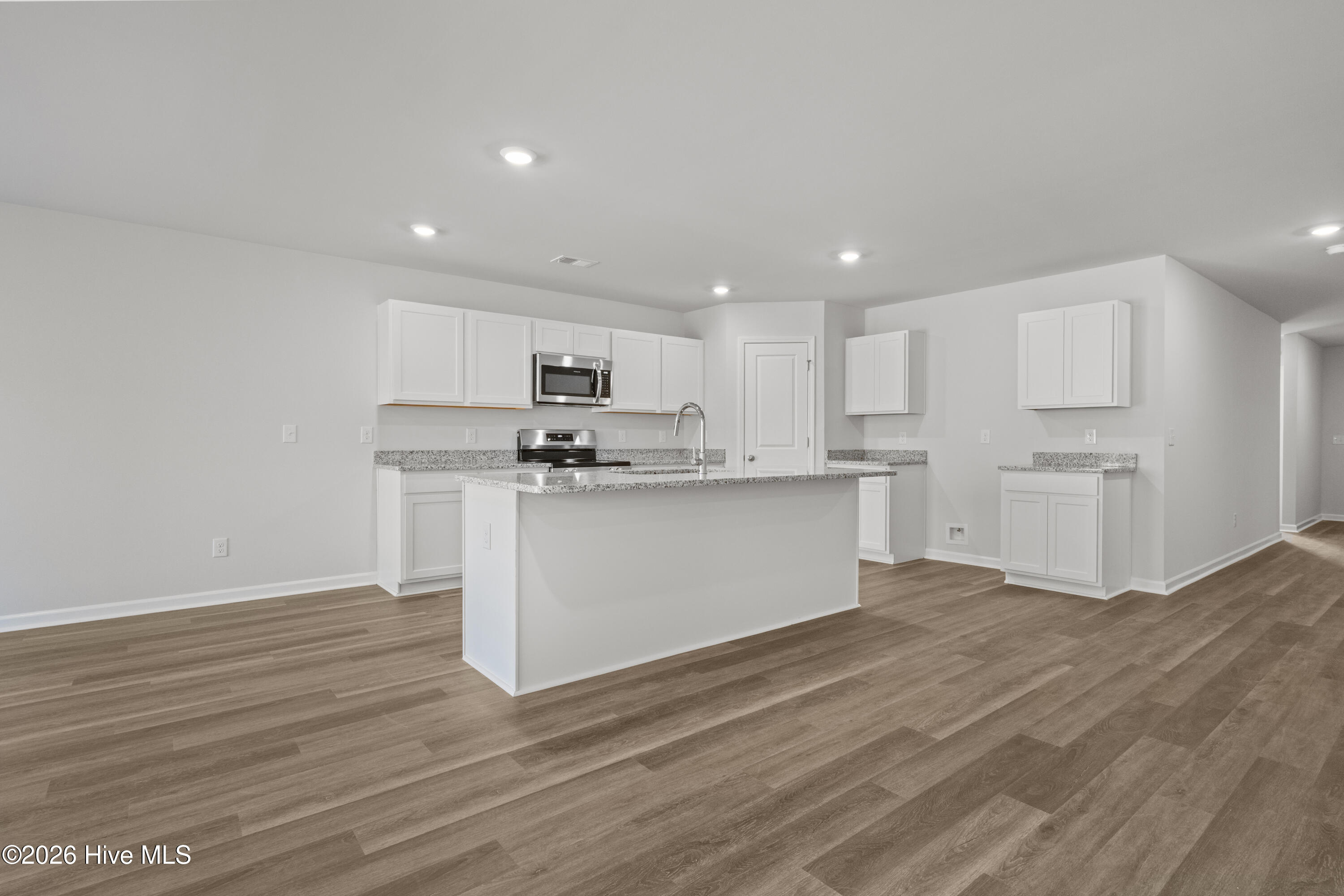 100552114 | Photo 12