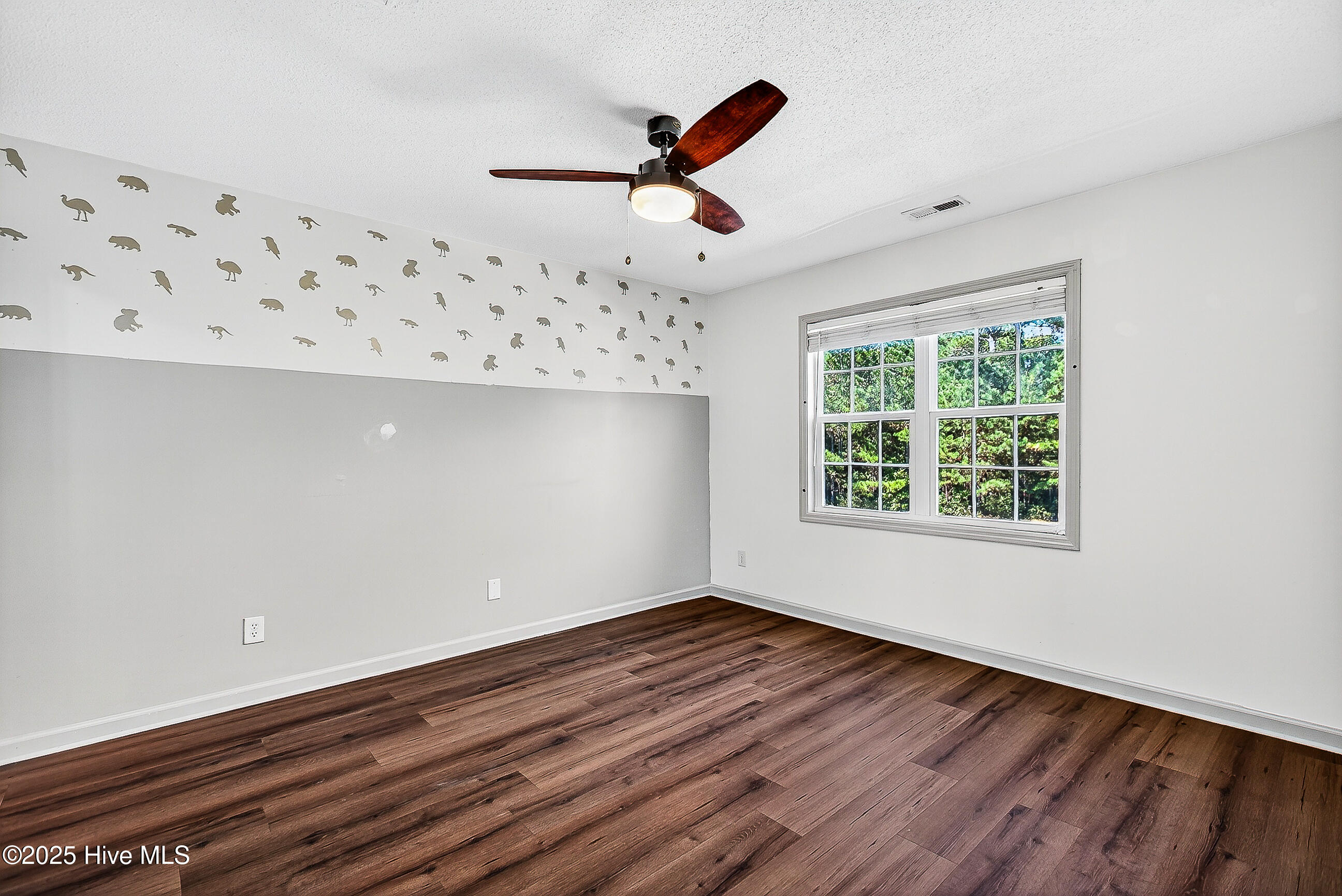 100537244 | Photo 21