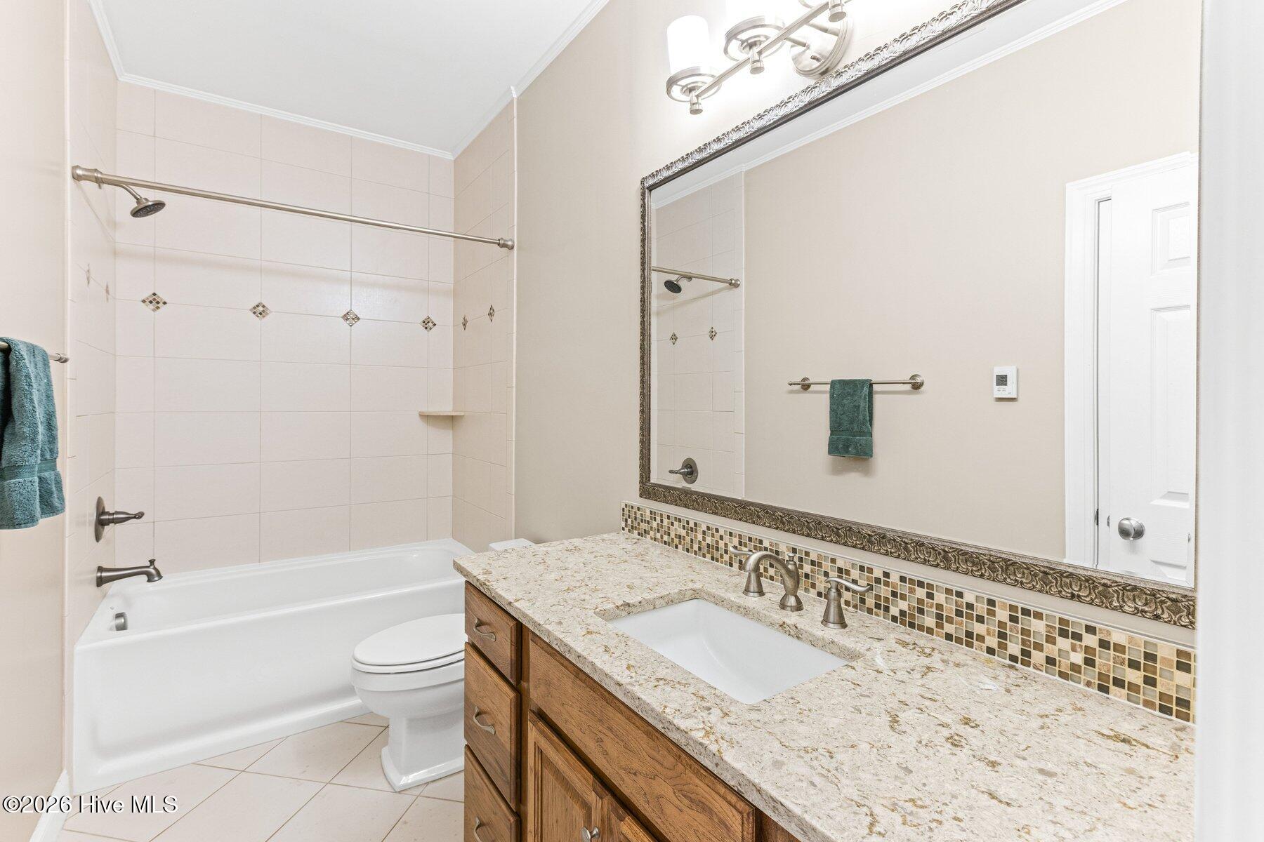 100547238 | Photo 24