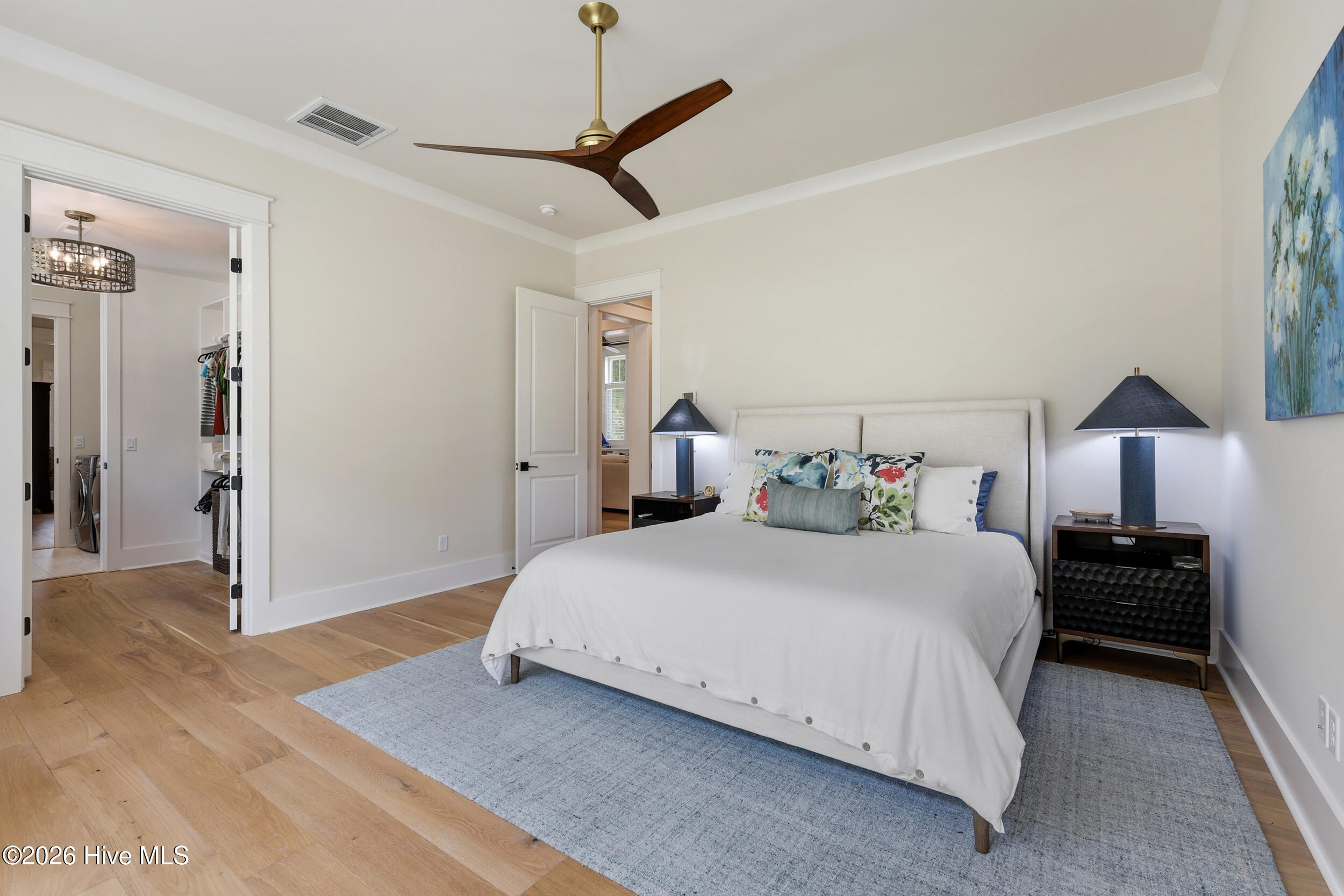 100566937 | Photo 31