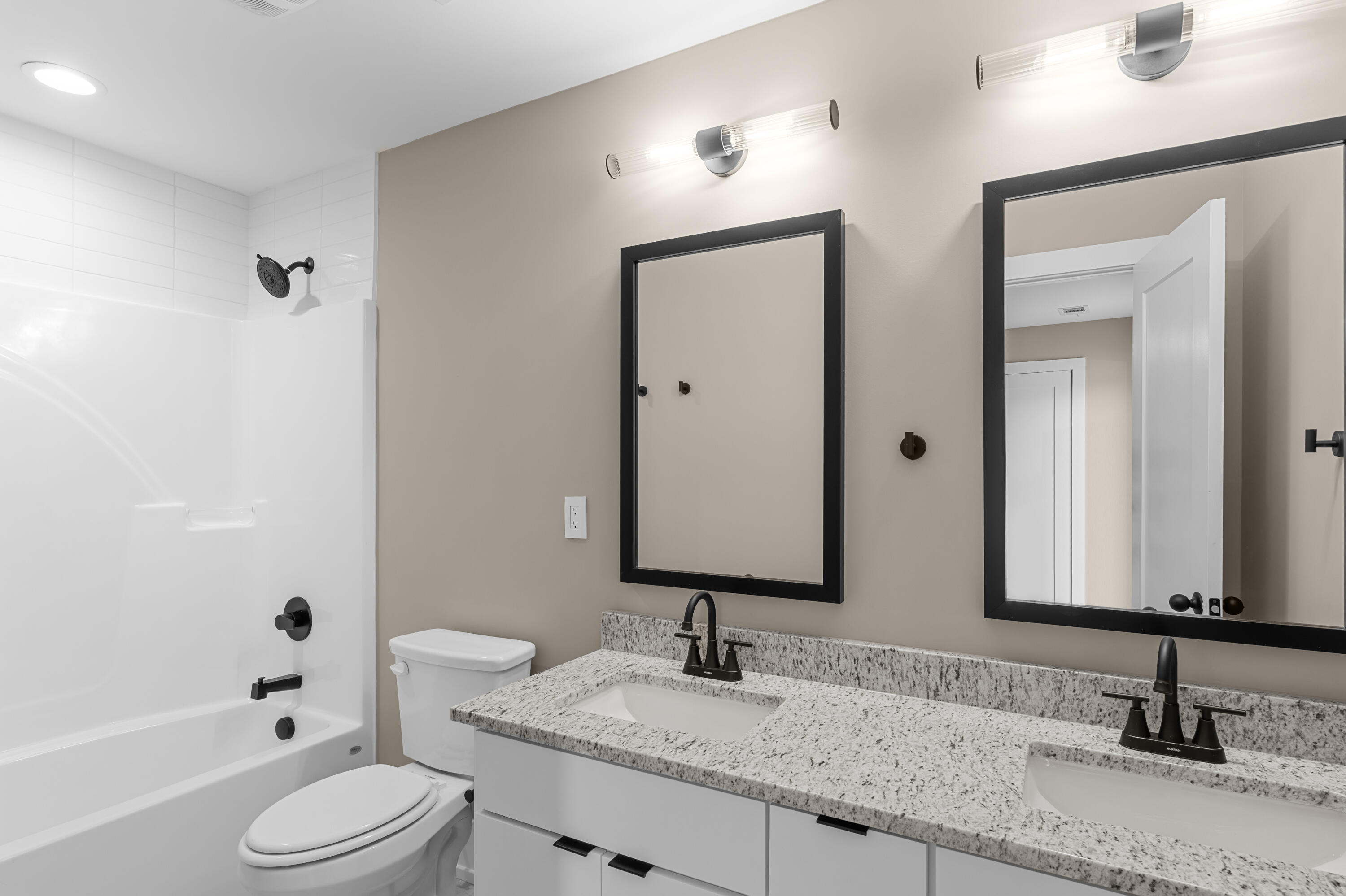 Bedroom 2-Ensuite Bathroom