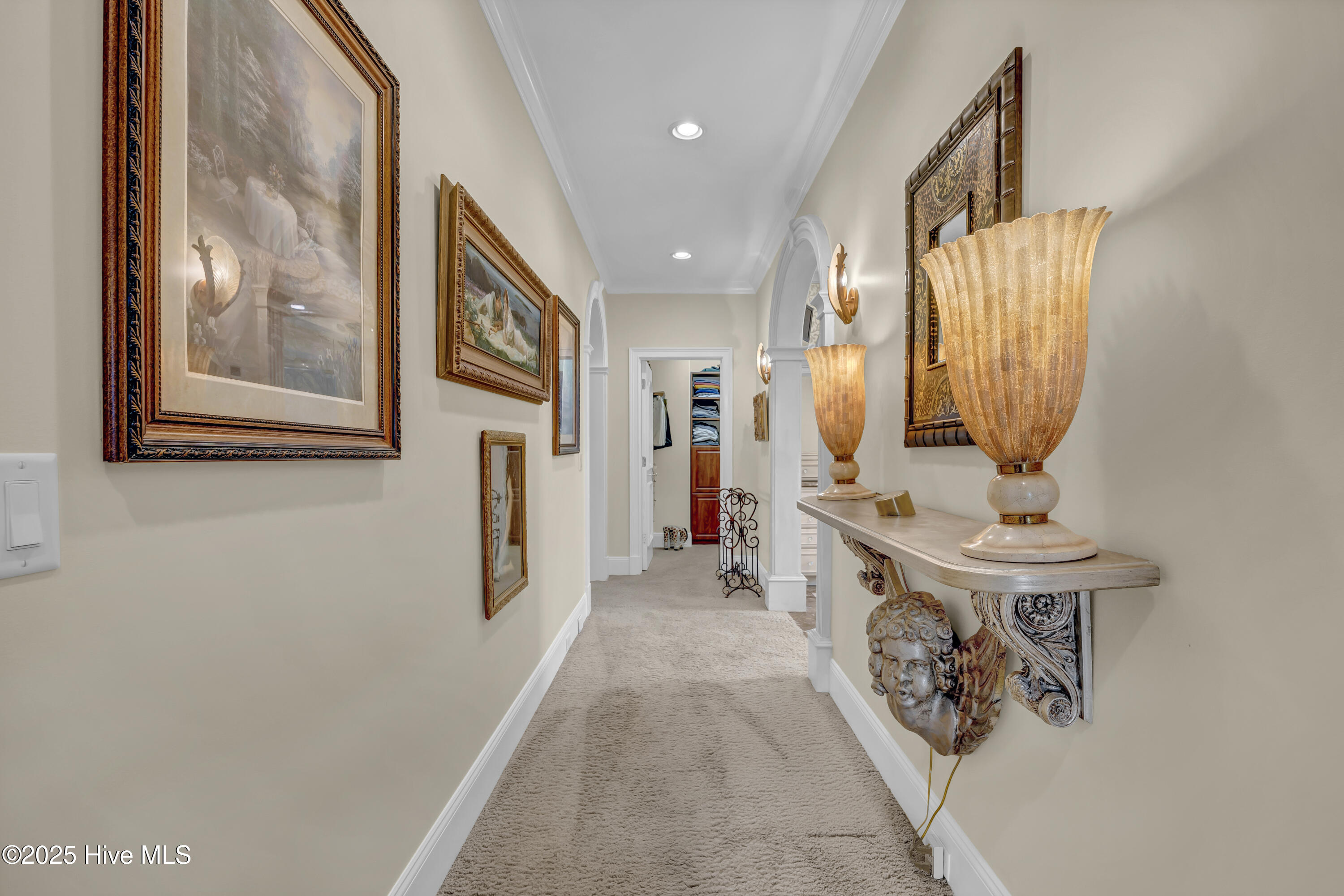 100530989 | Photo 42