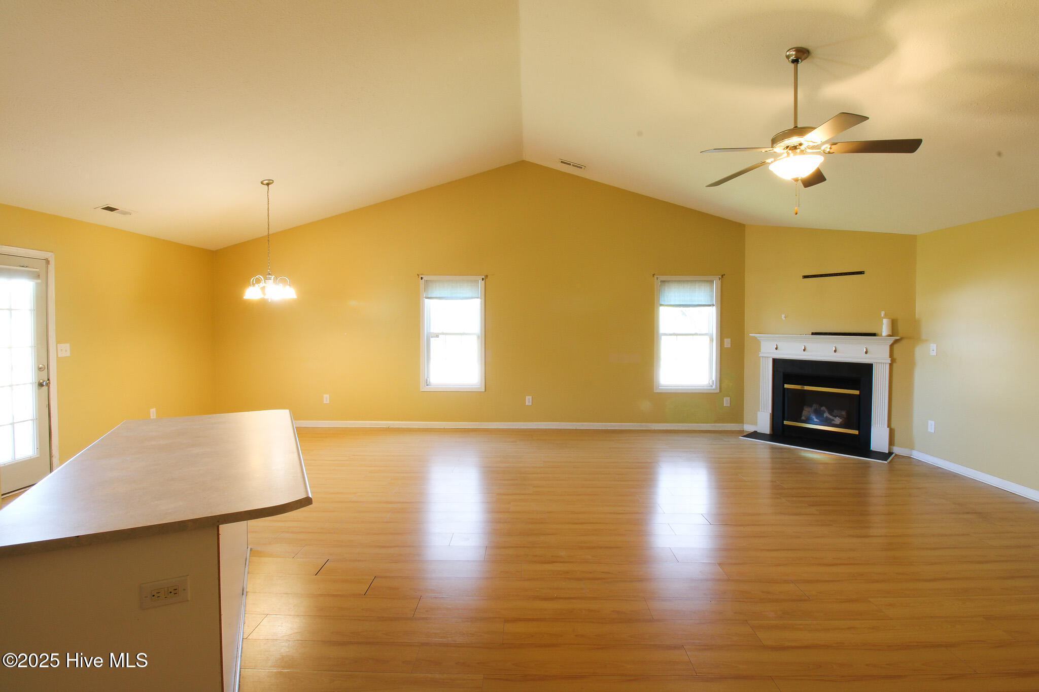 100537575 | Photo 14