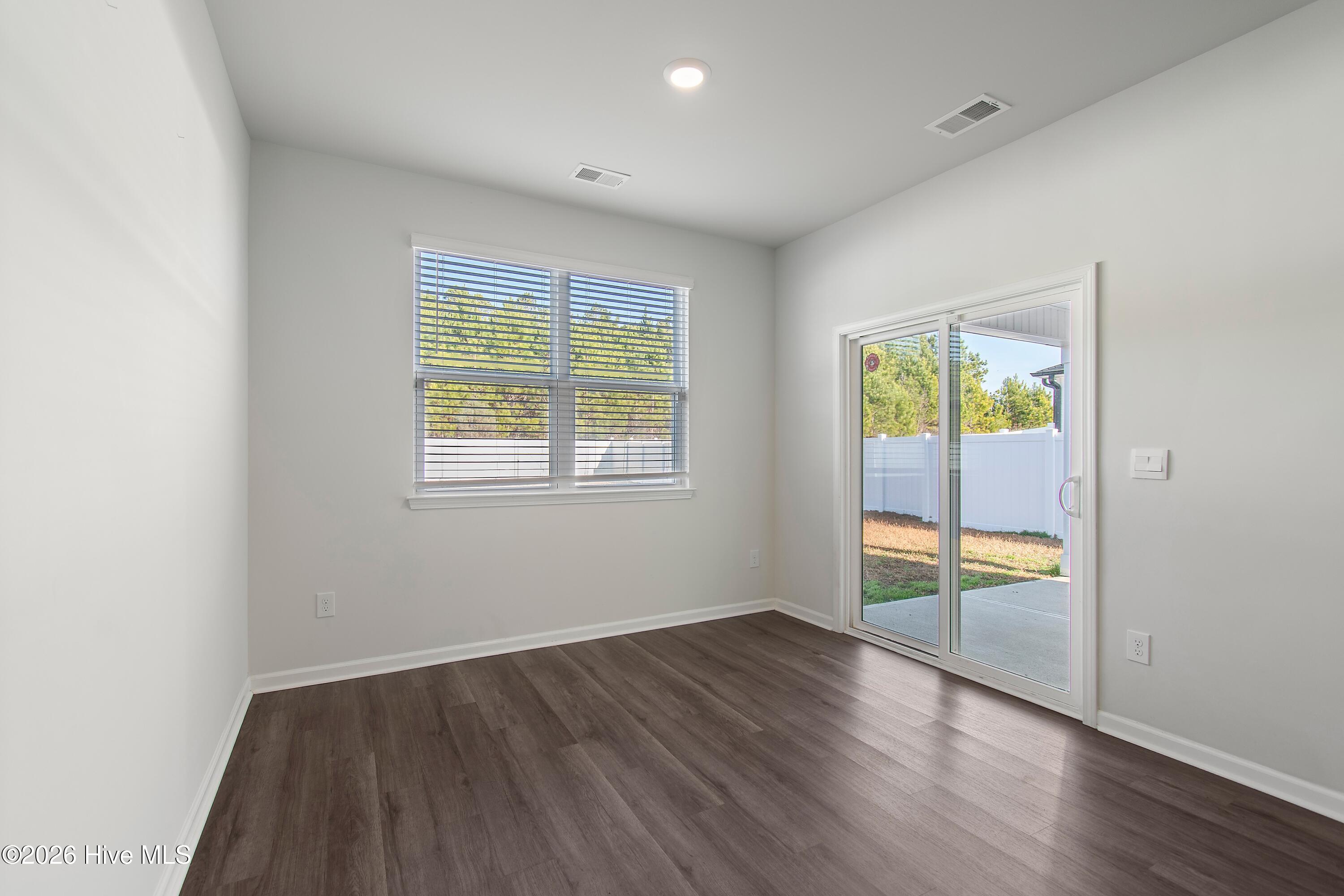 100547710 | Photo 10