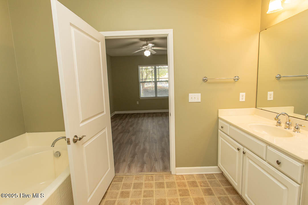 100532415 | Photo 32