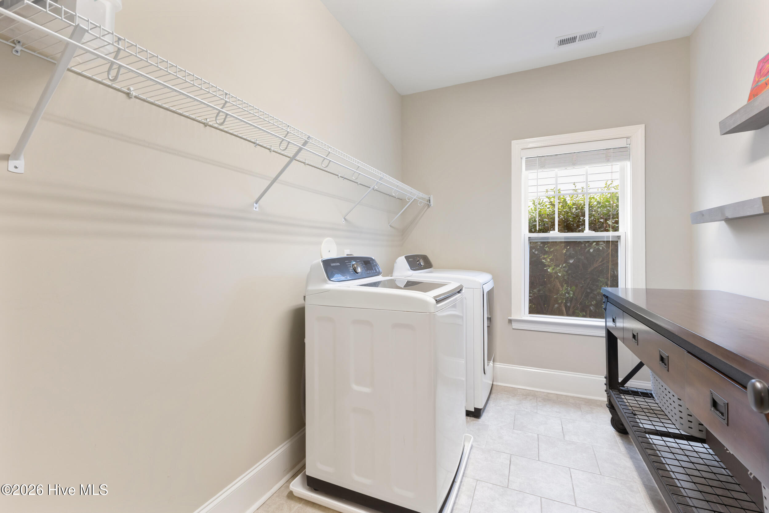 100554071 | Photo 35