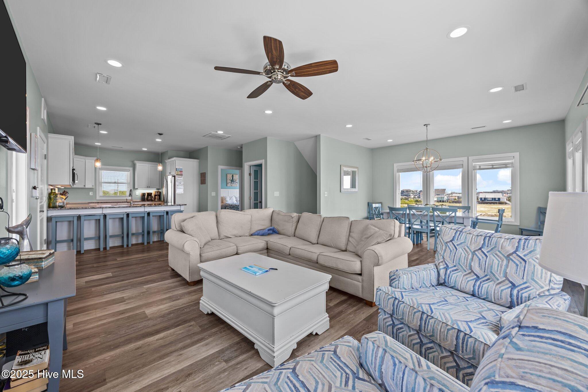 100535053 | Photo 48