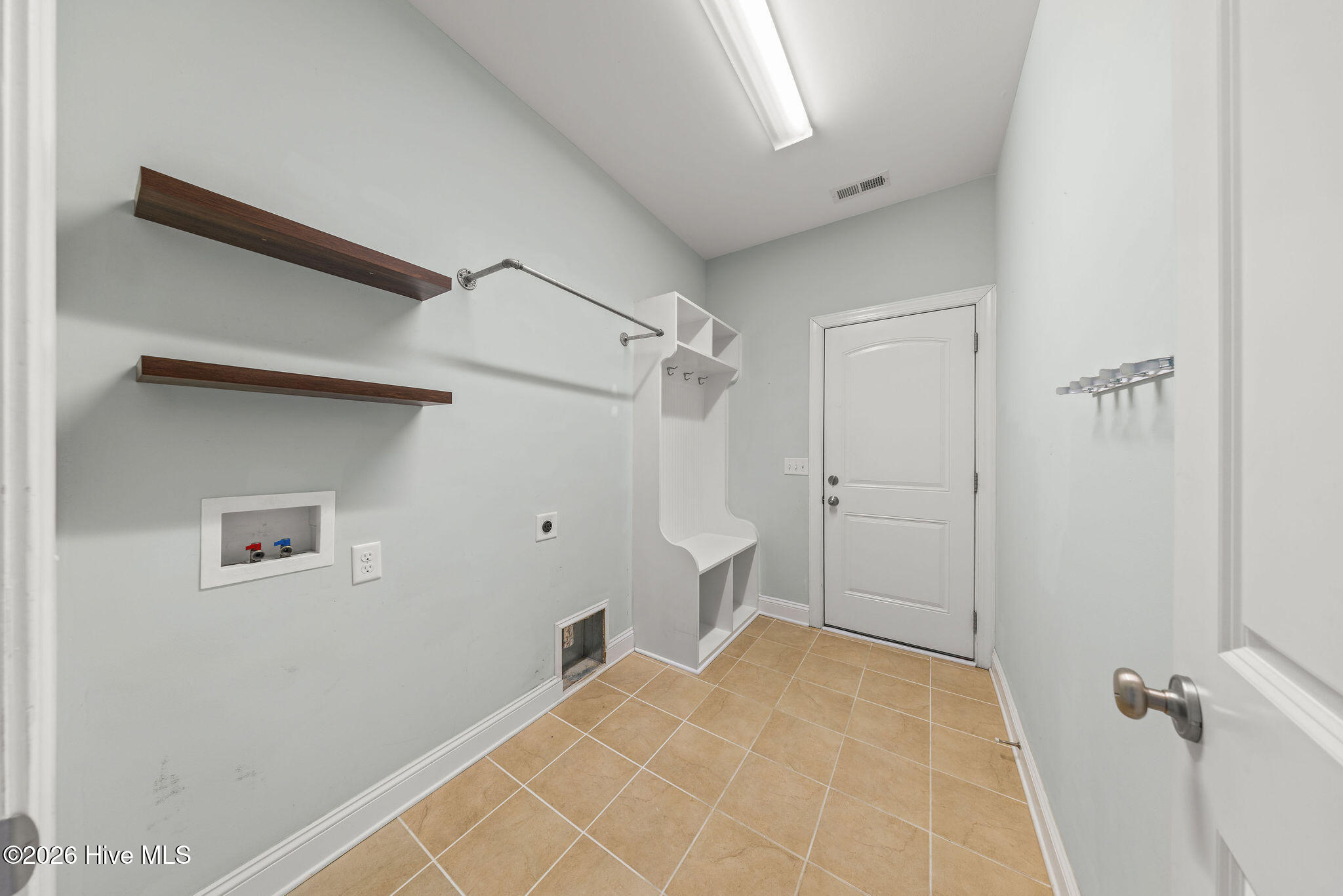 100554608 | Photo 25