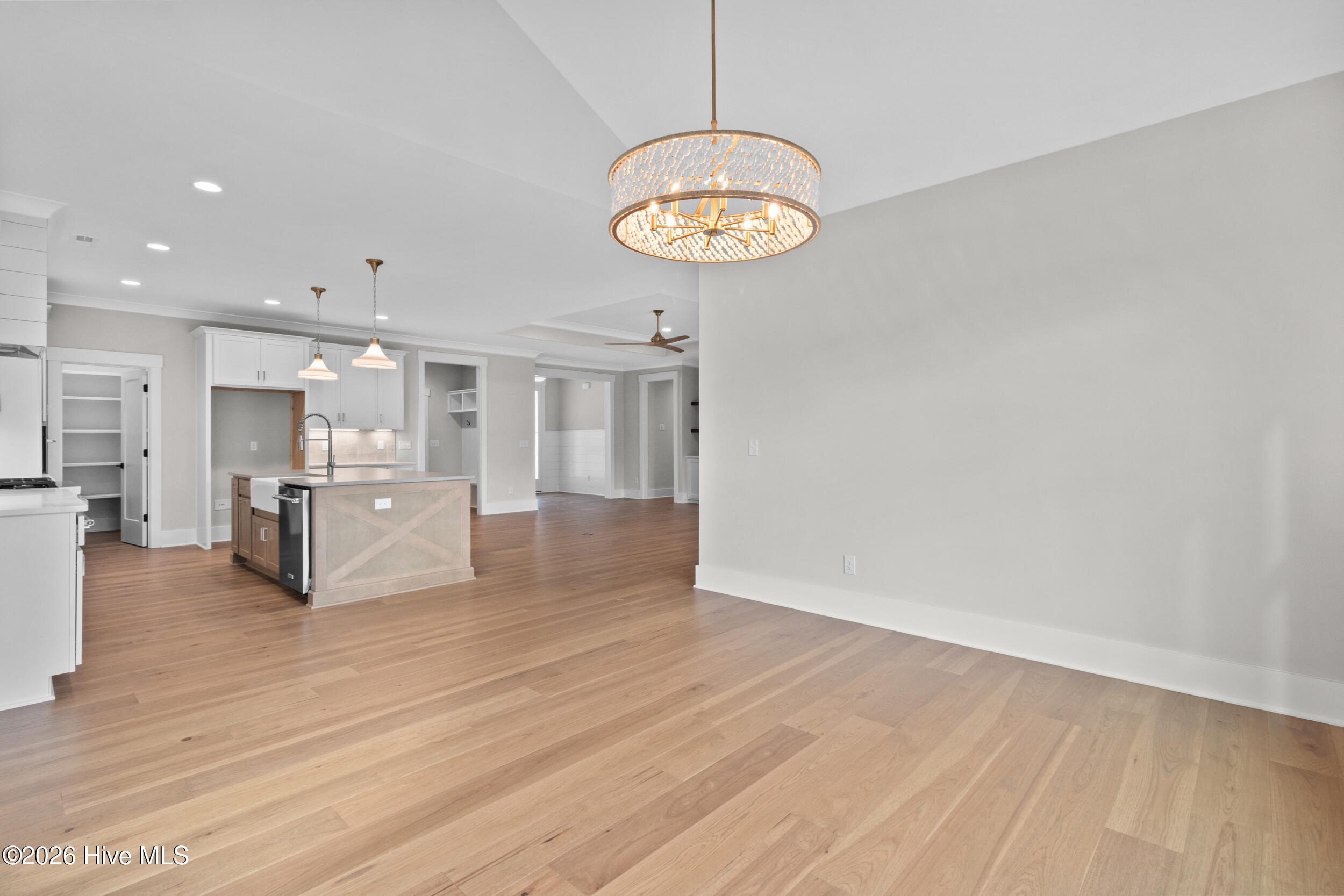 100568514 | Photo 16