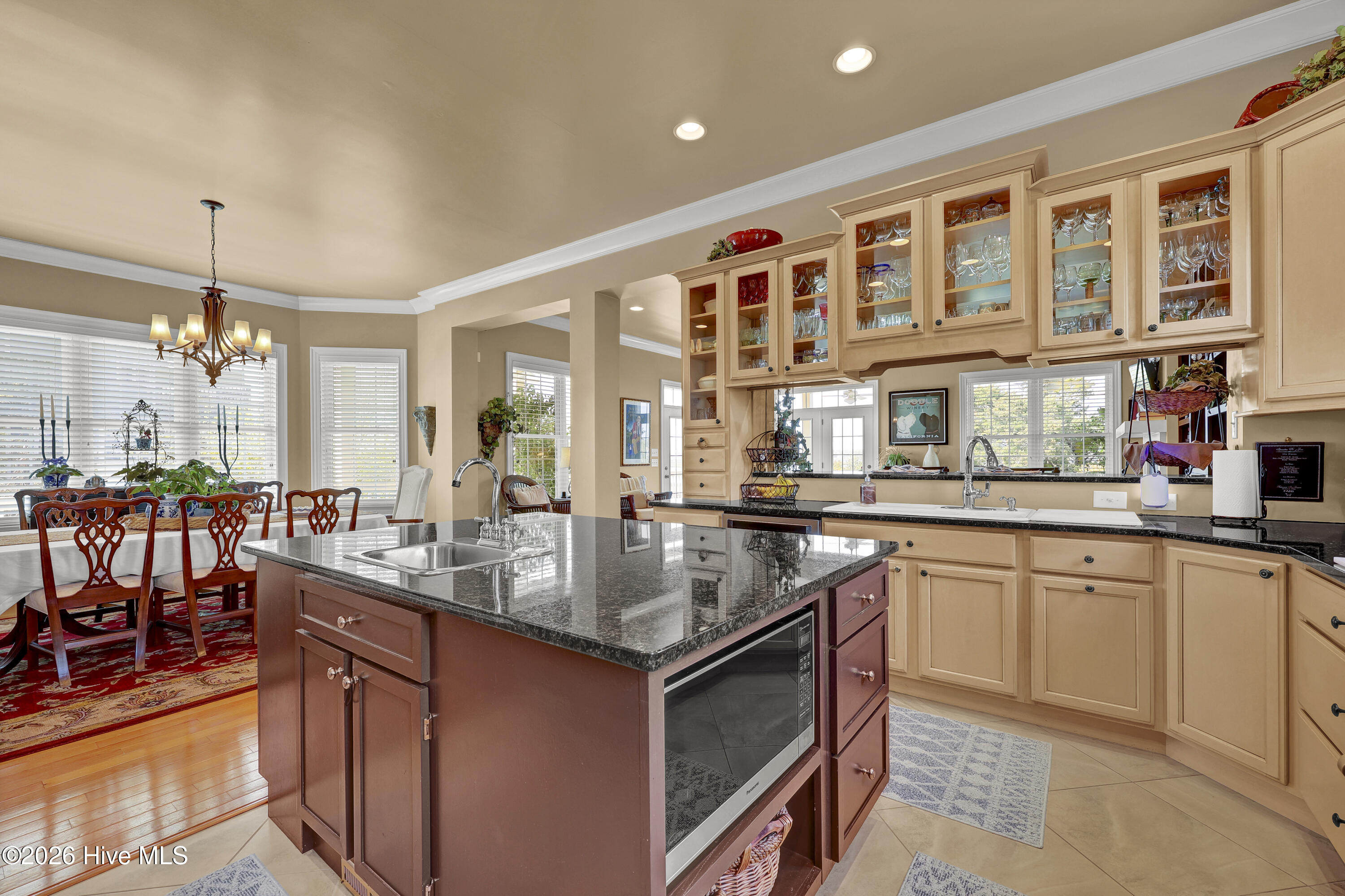 100564861 | Photo 32