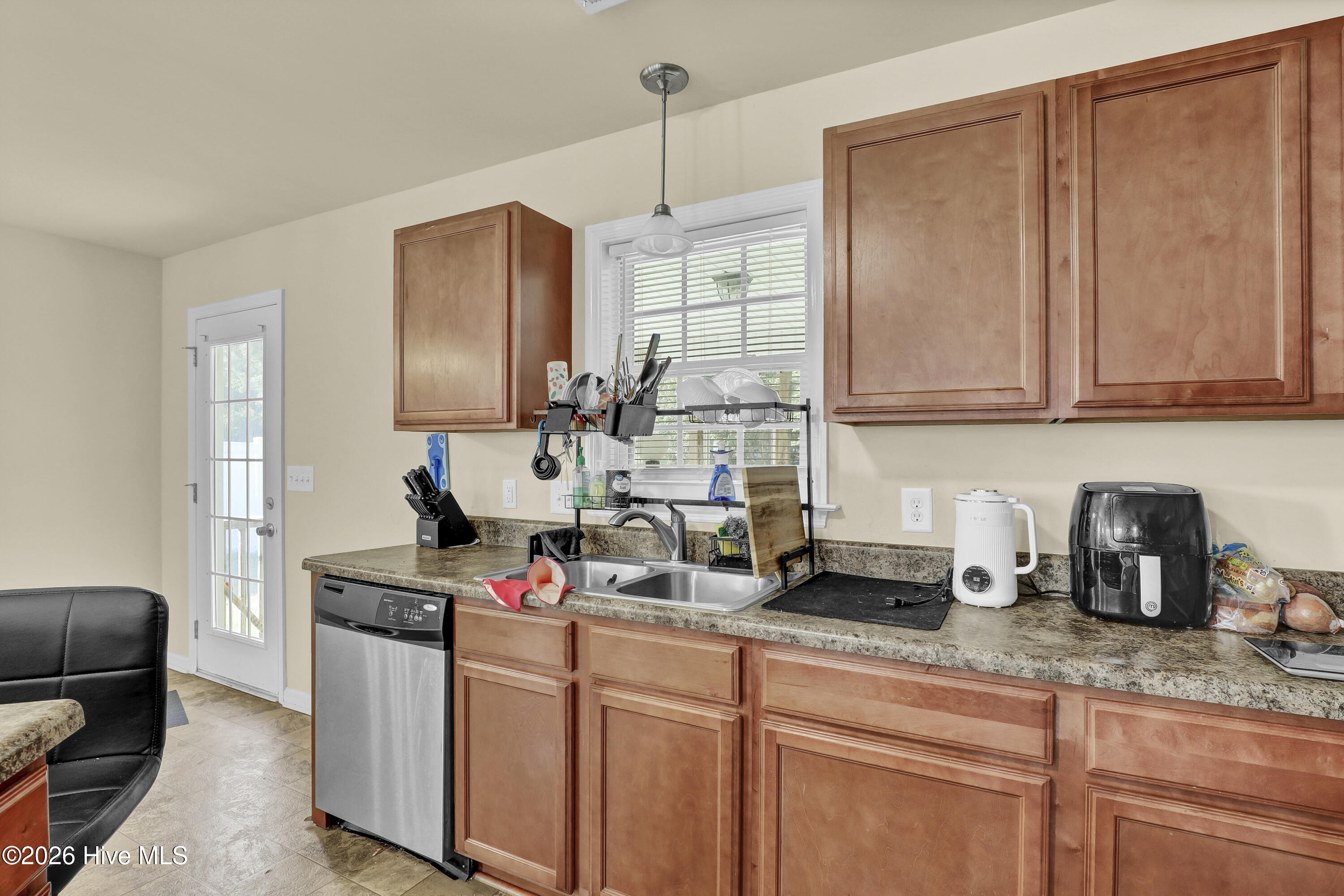 100563048 | Photo 18