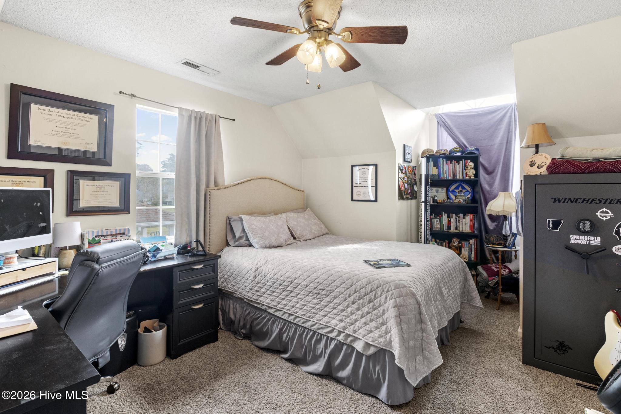 100560413 | Photo 26