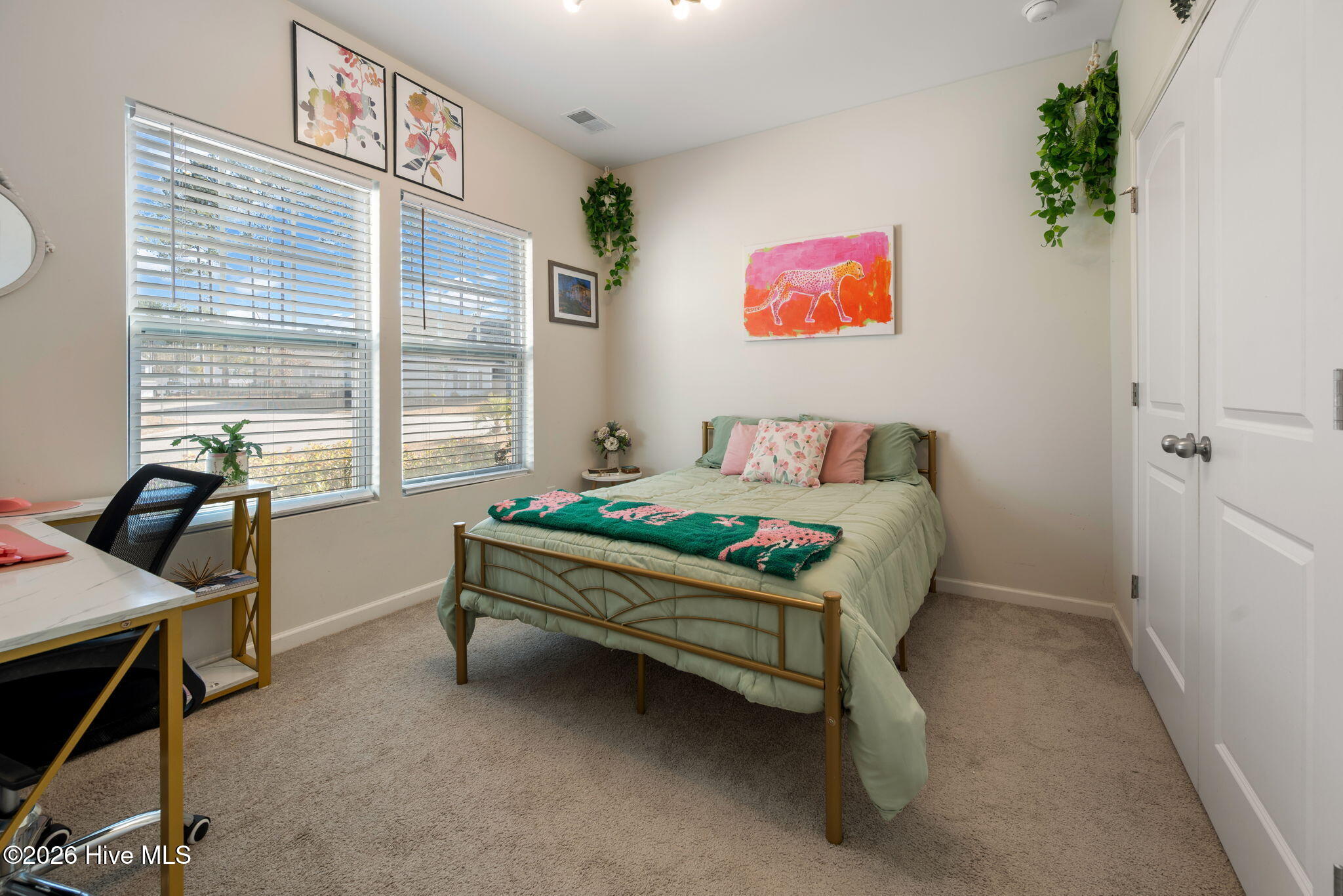 100549288 | Photo 19