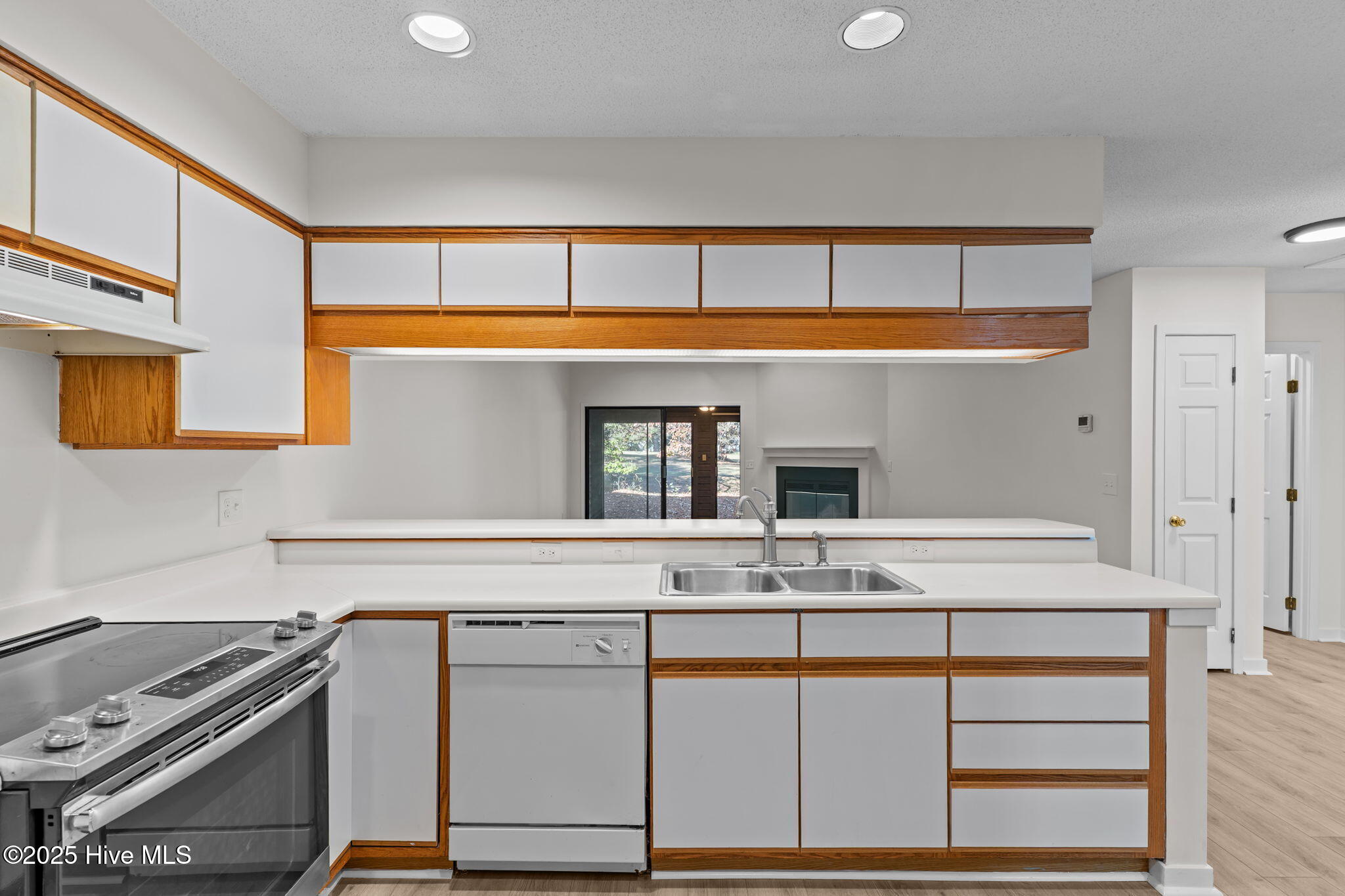 100537867 | Photo 12