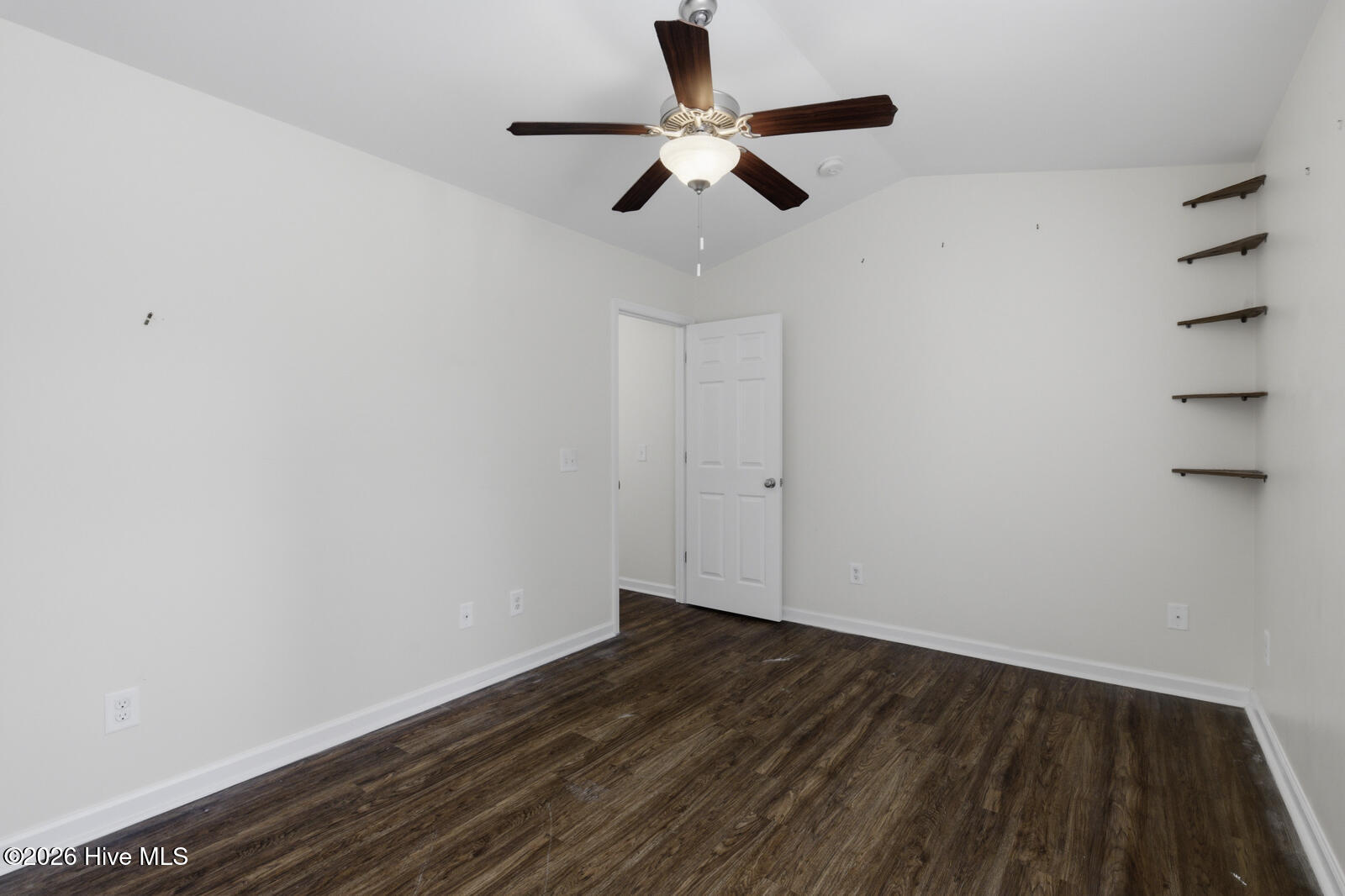 100564423 | Photo 16