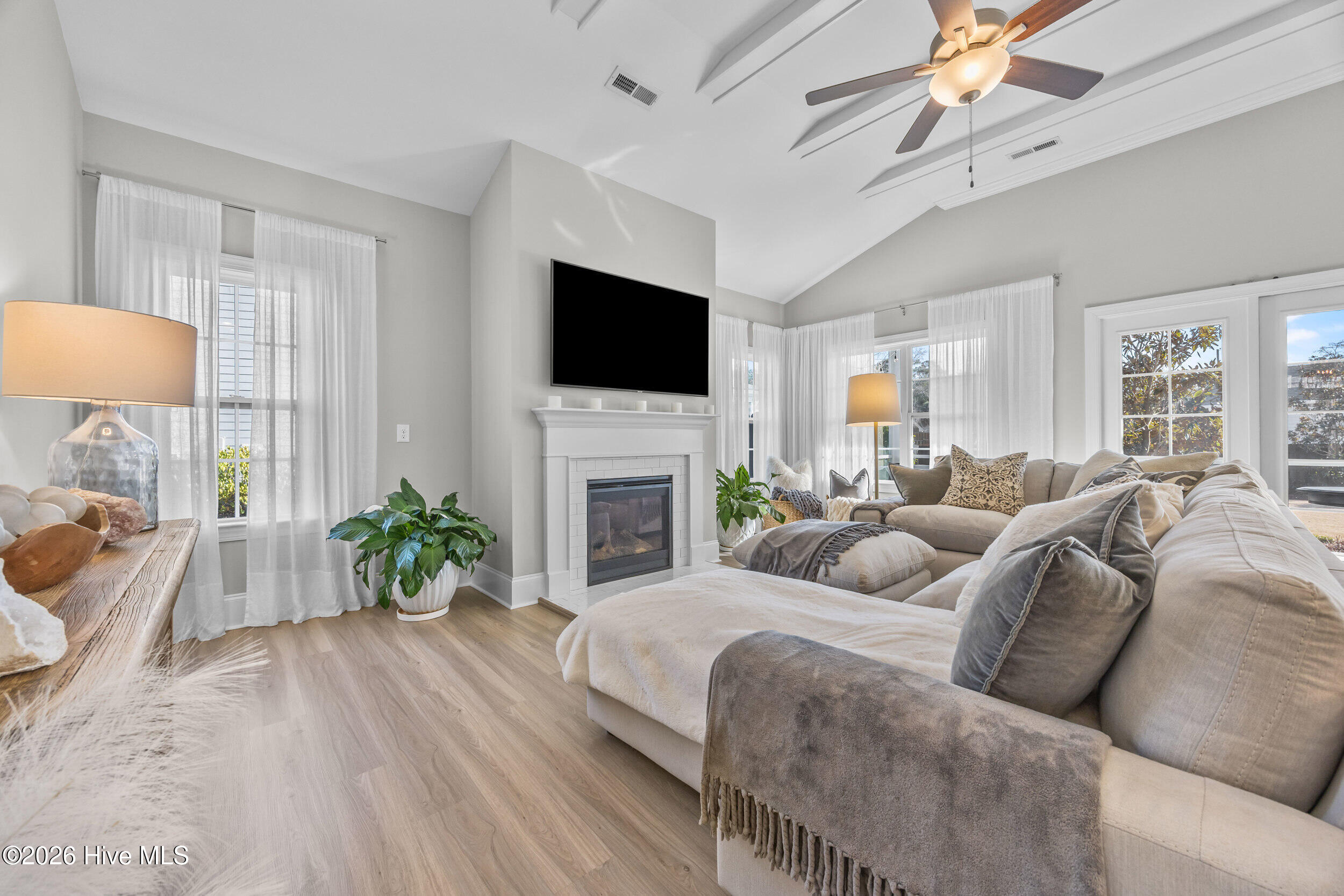 100550953 | Photo 13