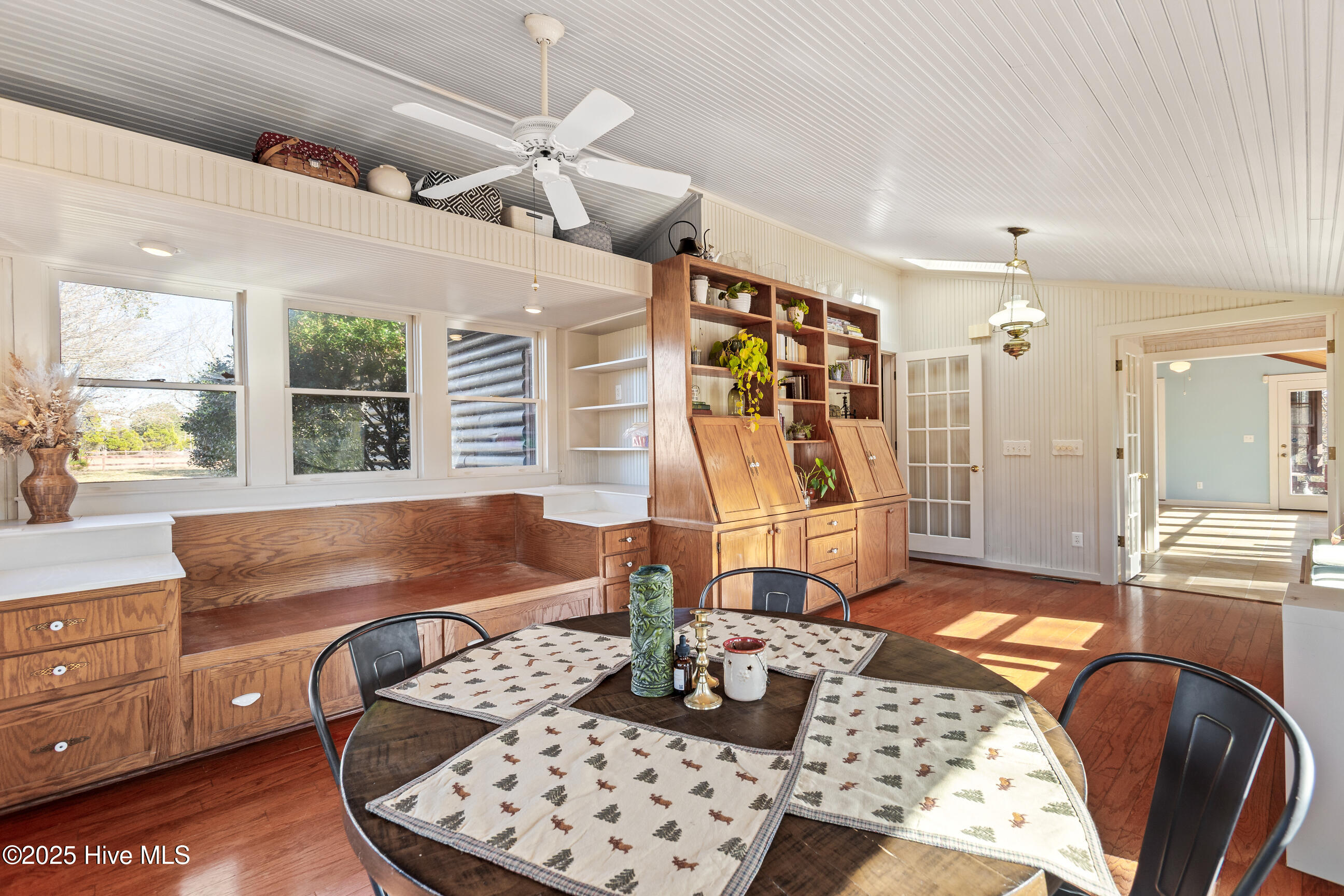 100544846 | Photo 23