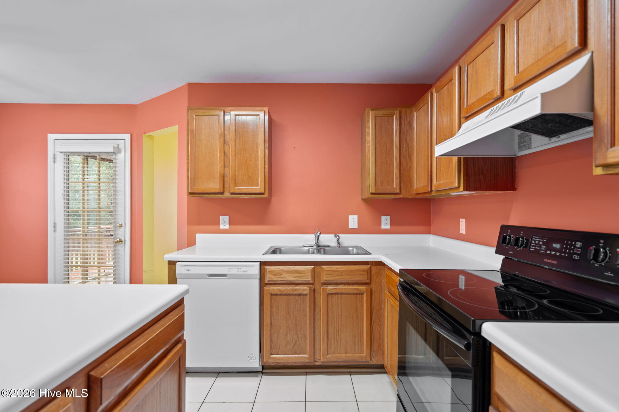 100560149 | Photo 13