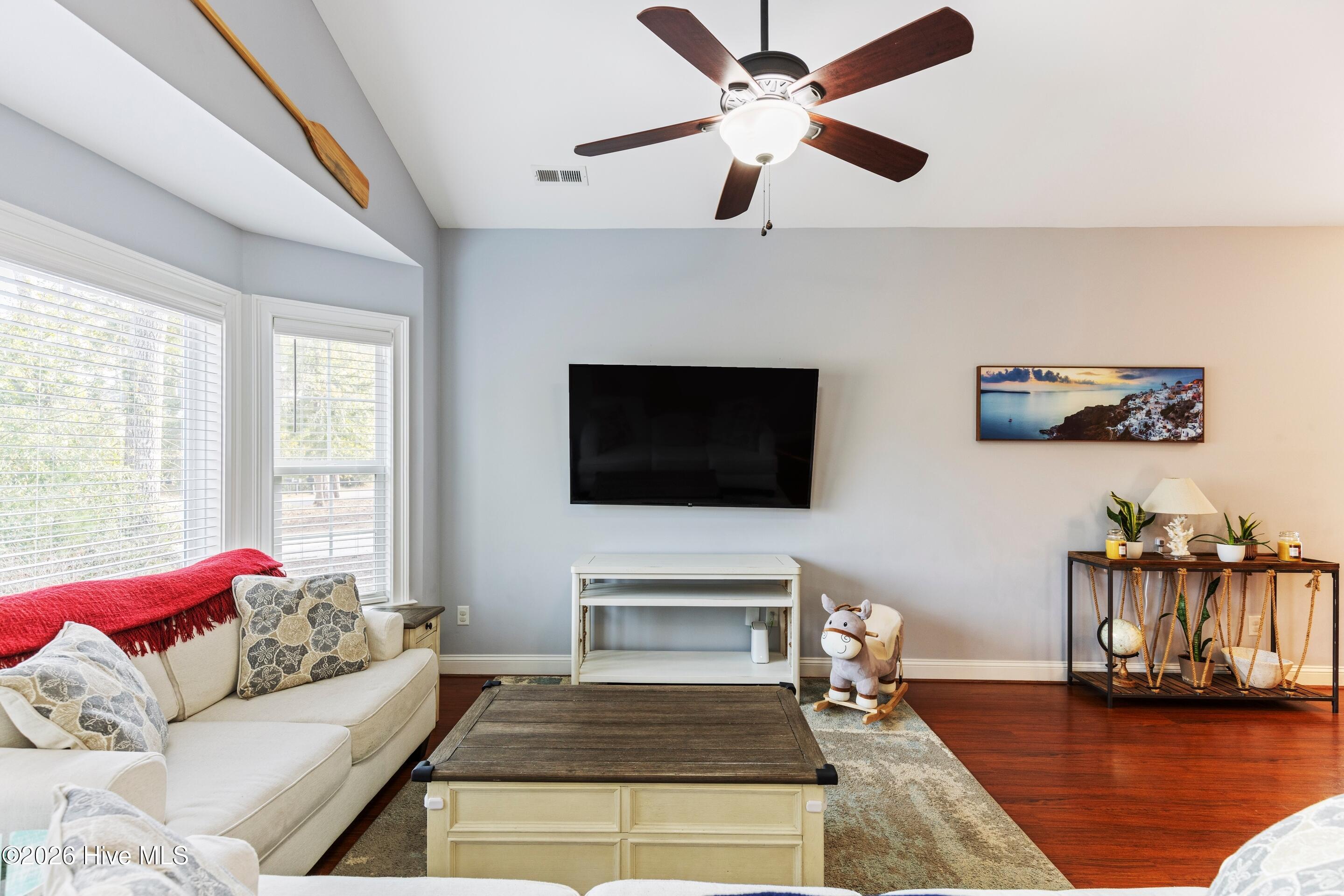 100548789 | Photo 18