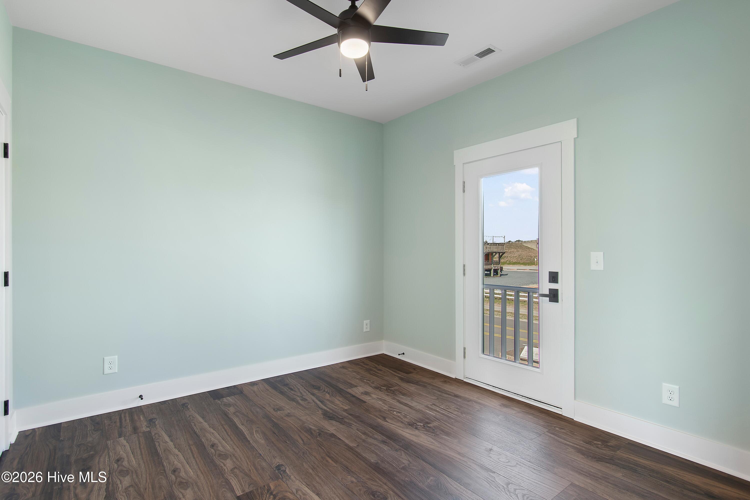 100525710 | Photo 41