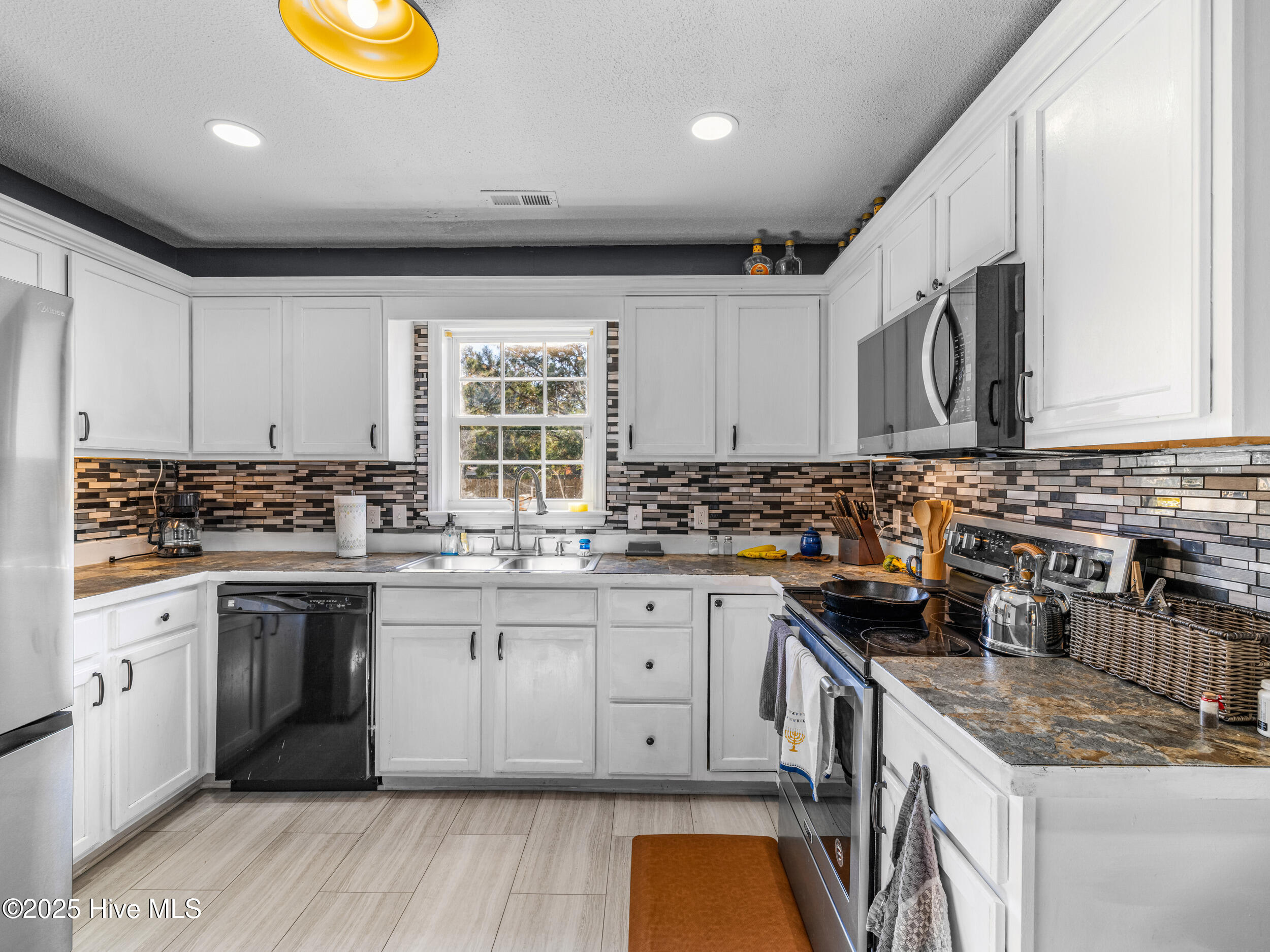 100541472 | Photo 13