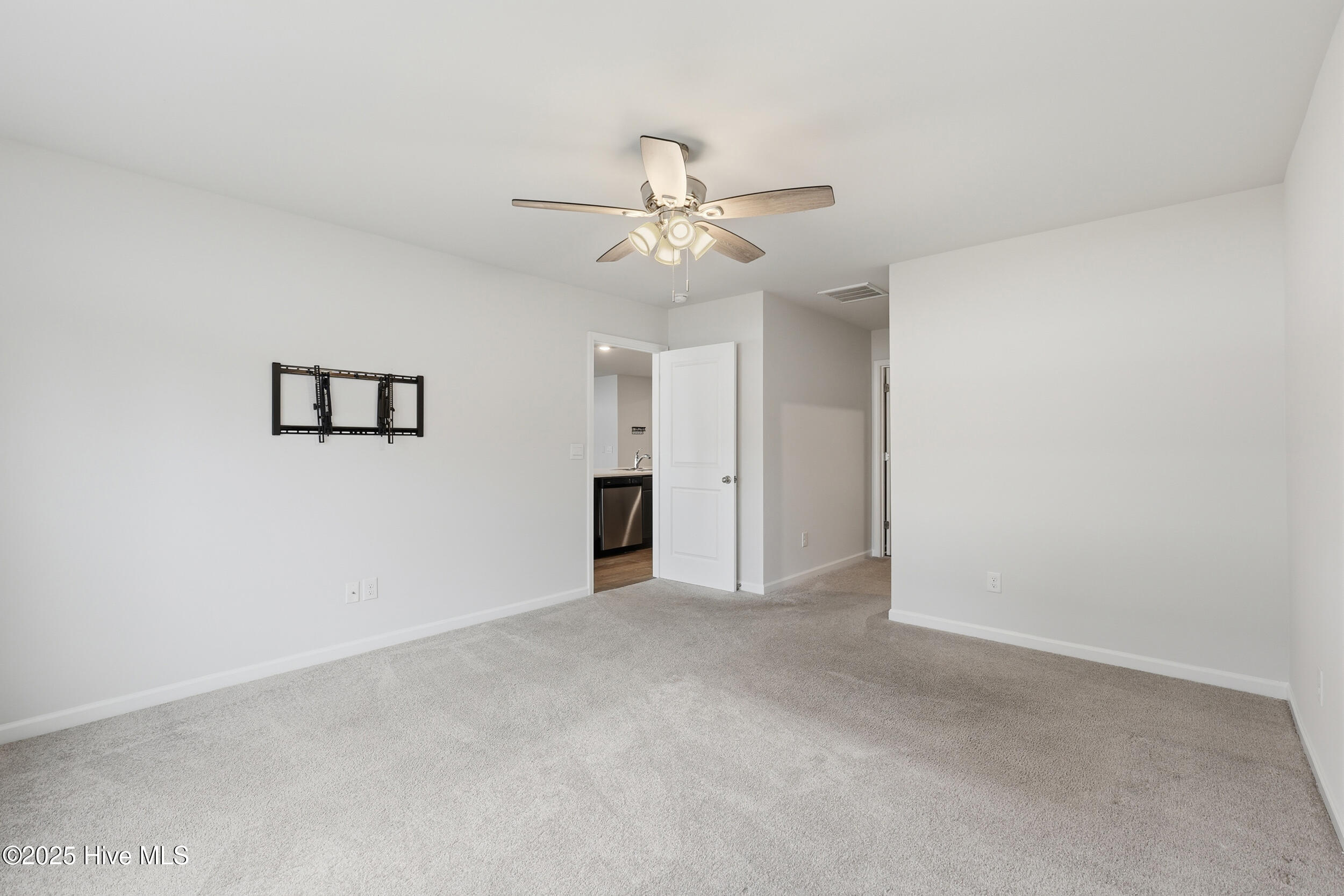 100543027 | Photo 19