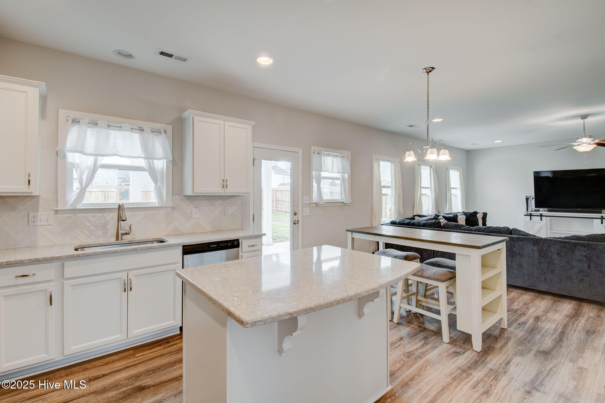 100535220 | Photo 17