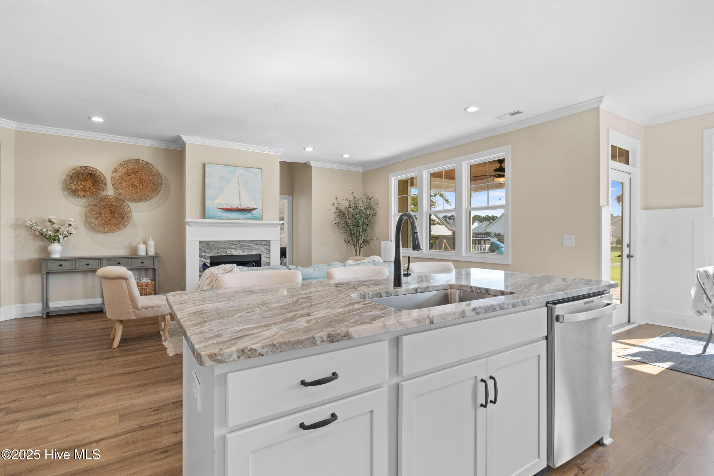 100528109 | Photo 15