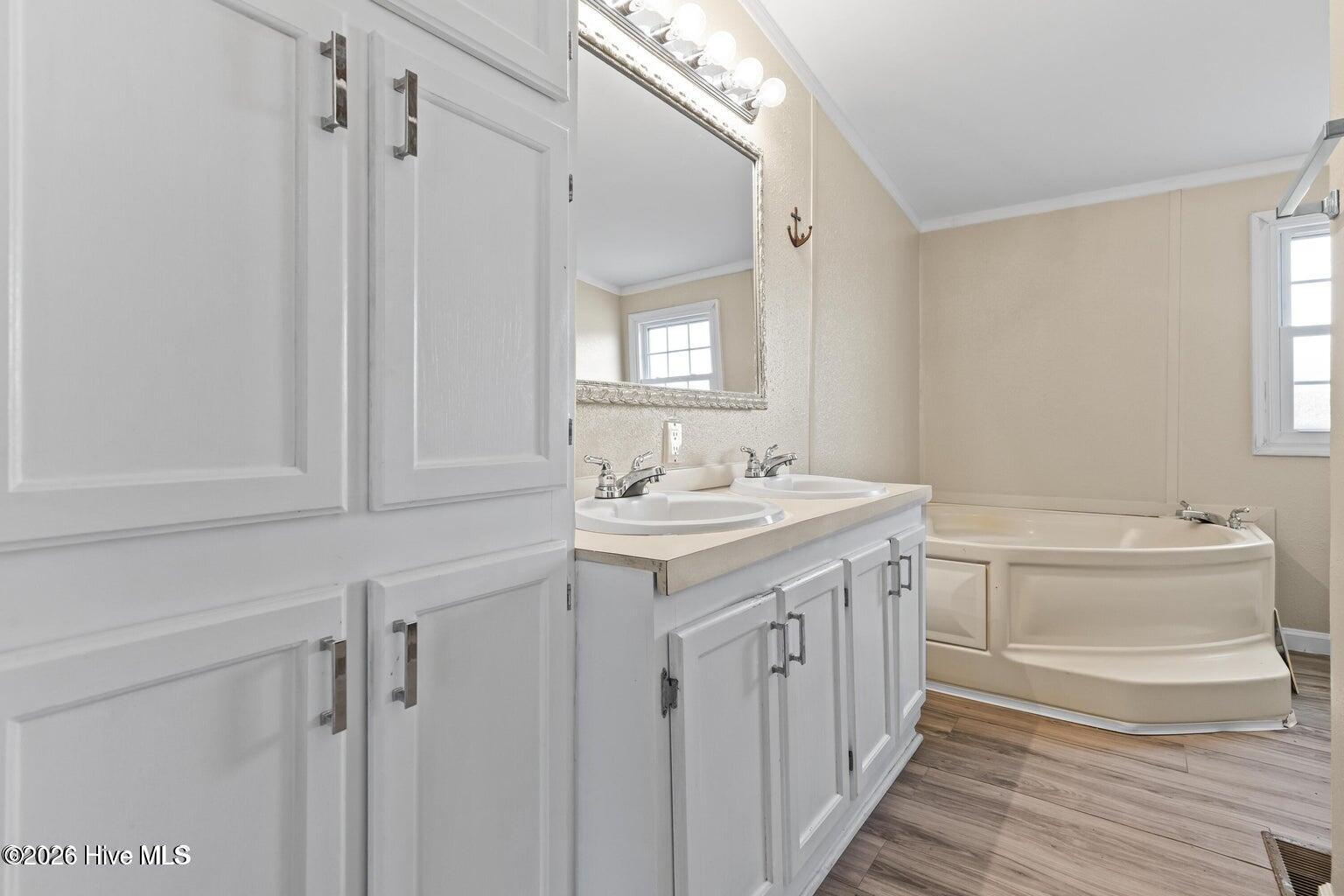 100562569 | Photo 10