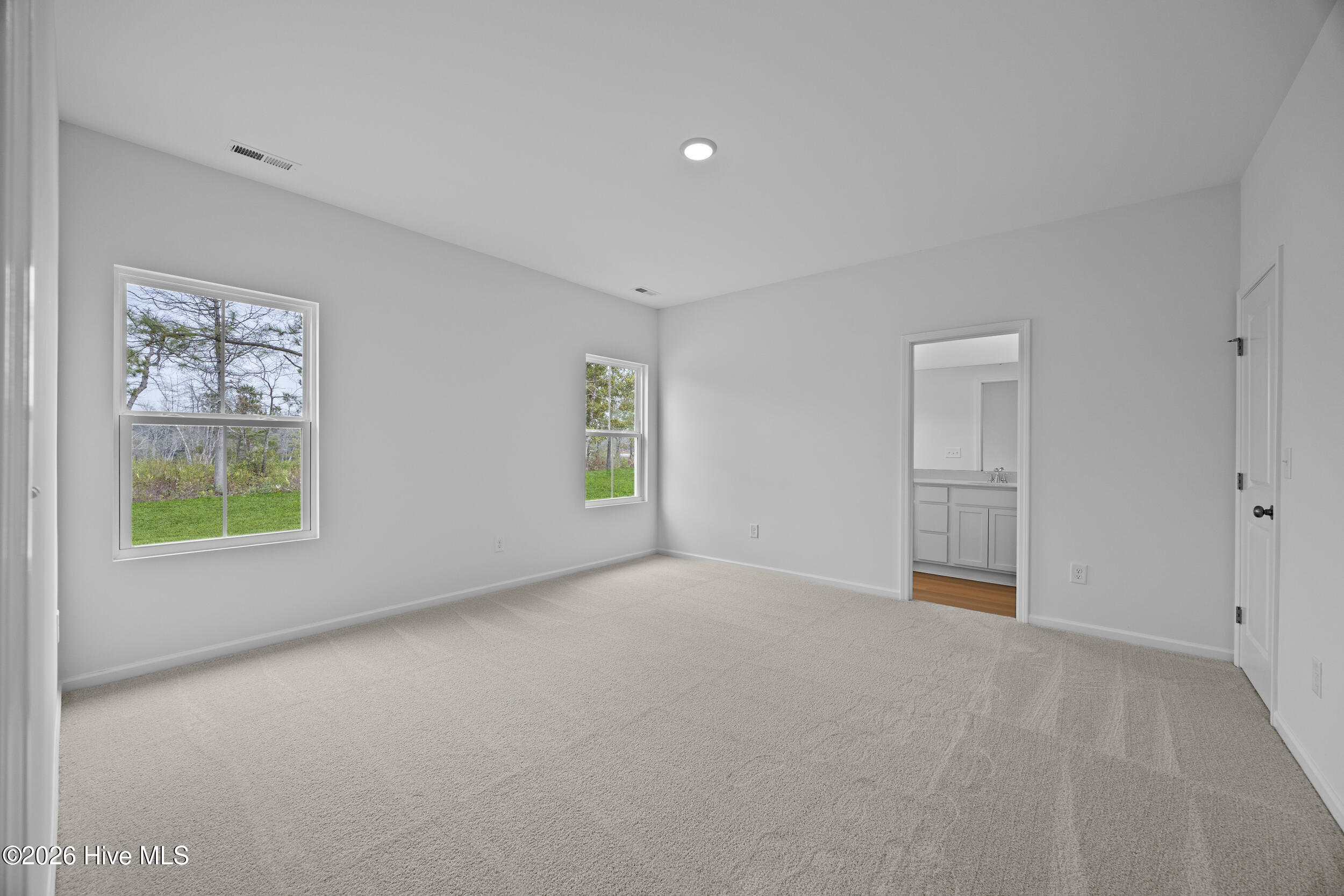 100553228 | Photo 24