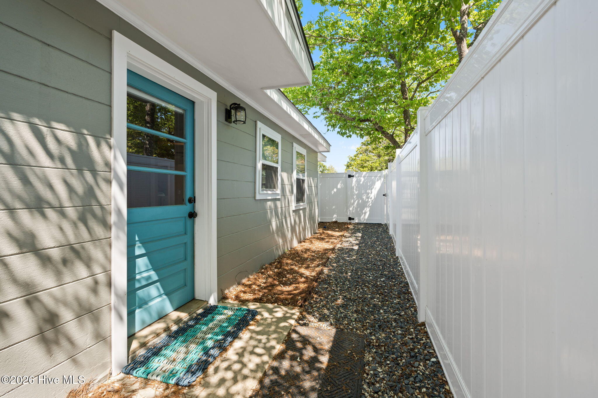 100568132 | Photo 28