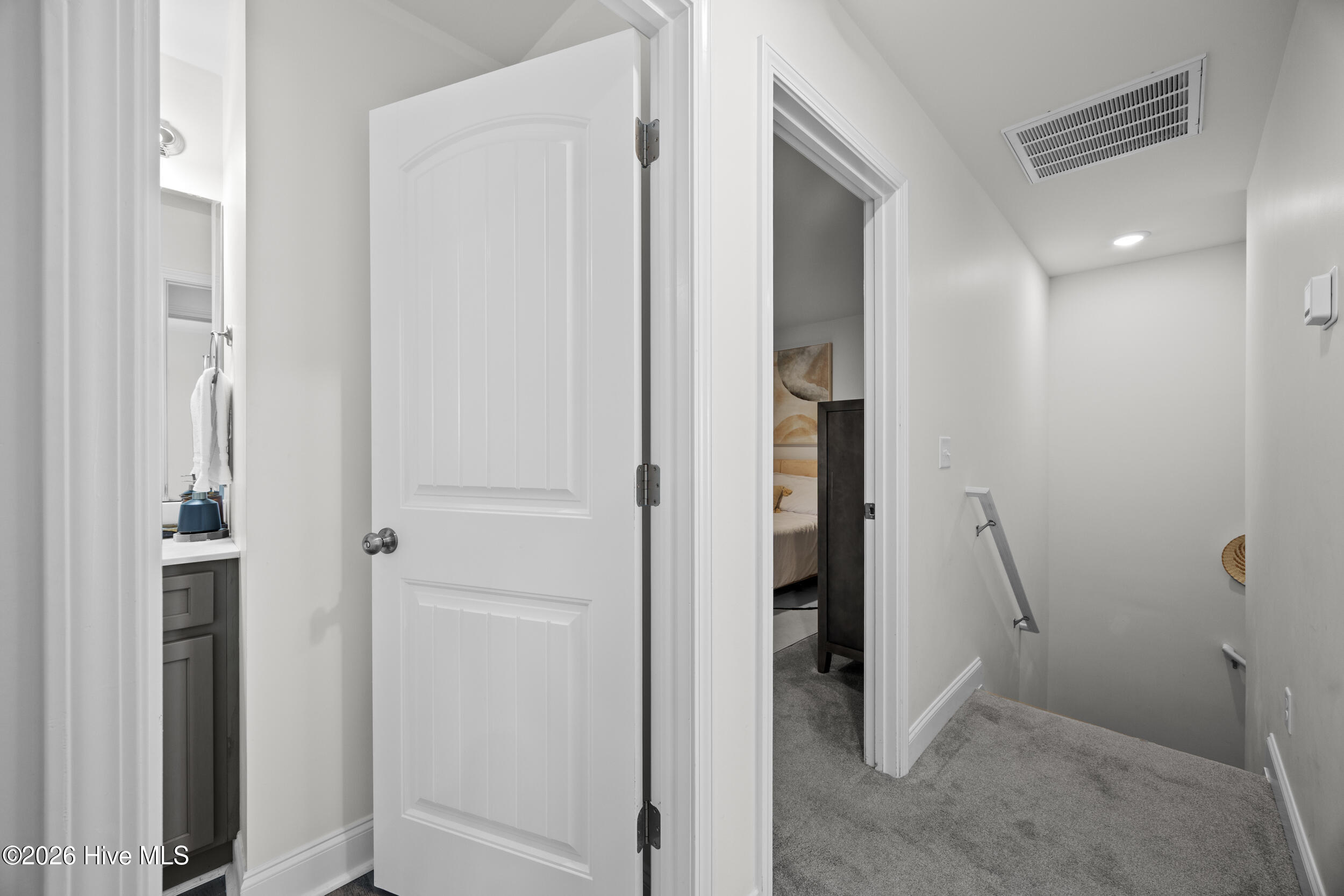 100563467 | Photo 19