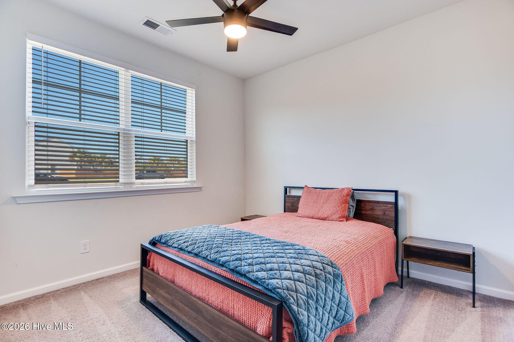 100562701 | Photo 52