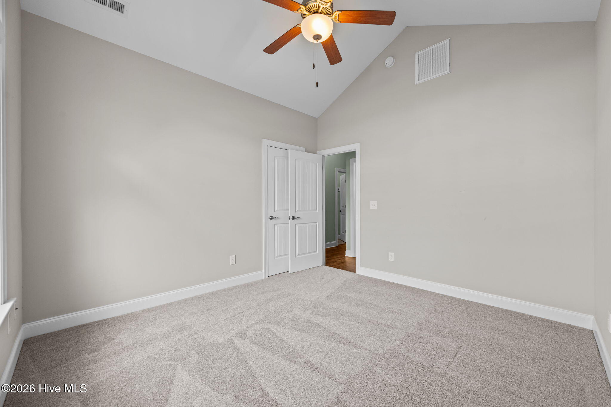 100557618 | Photo 41