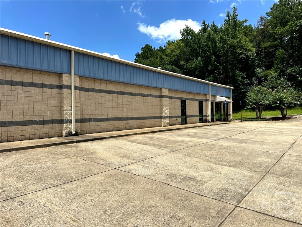 Side exterior view, industrial/flex building, 255