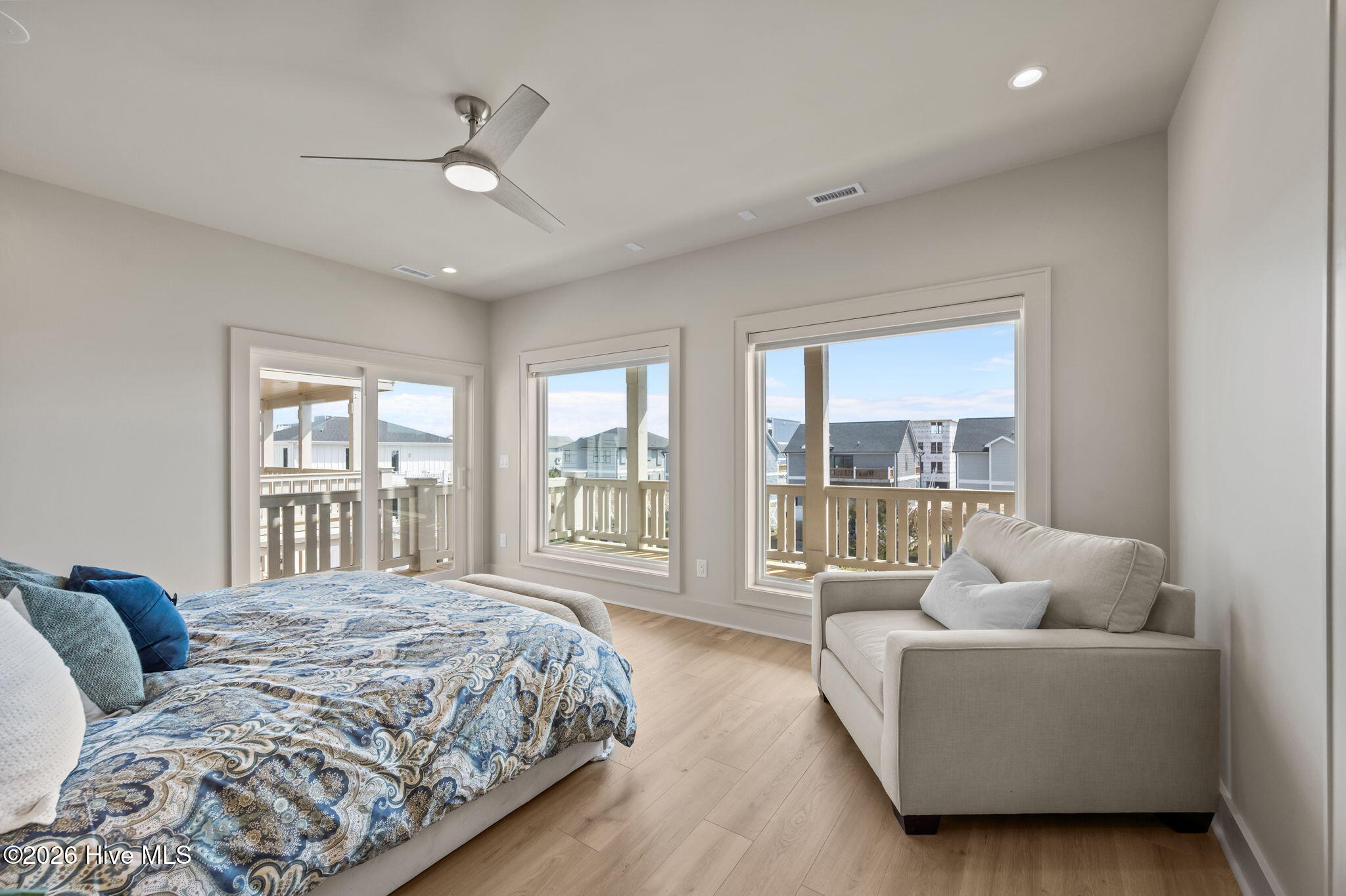 100552191 | Photo 71