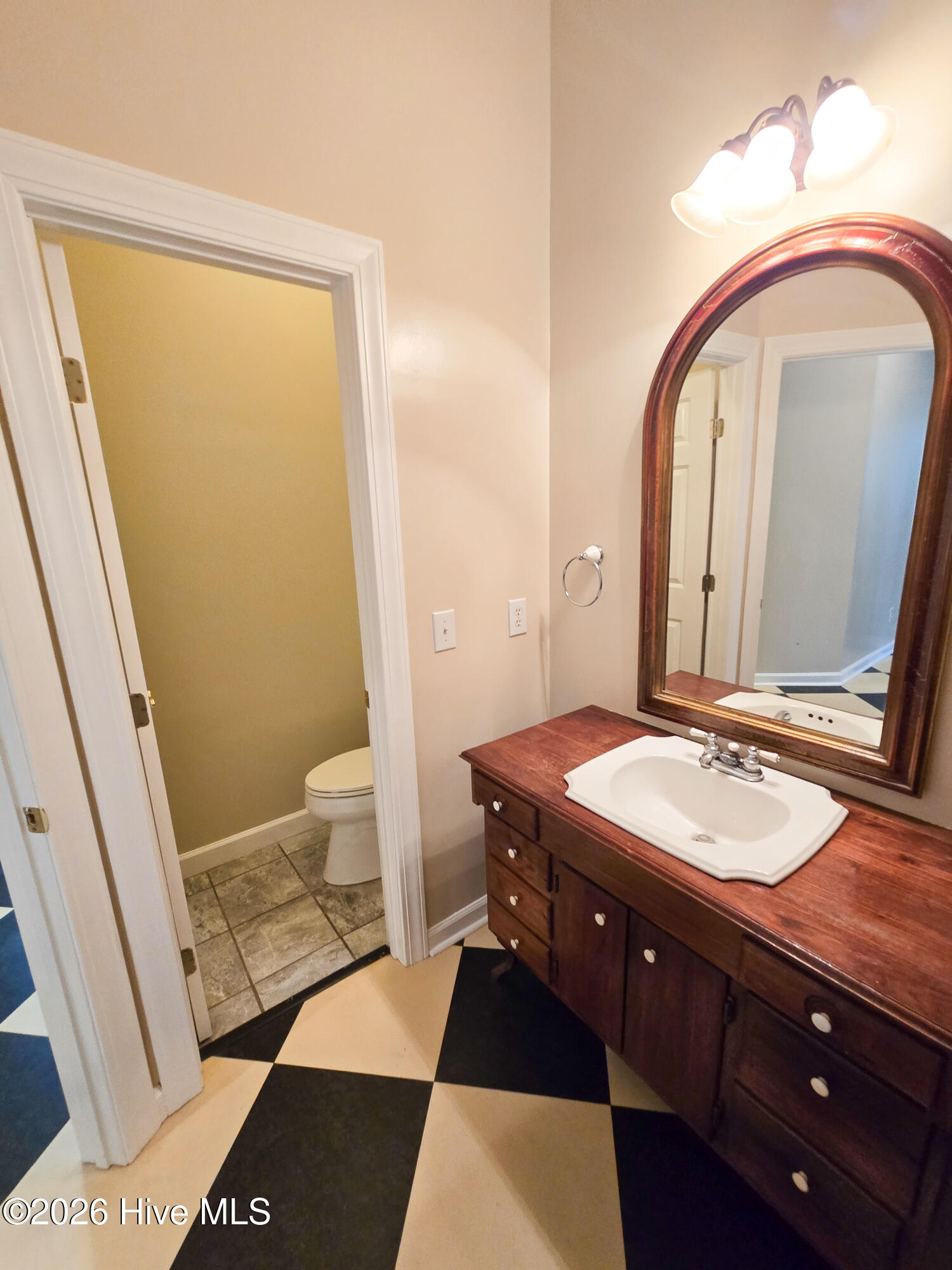 100558924 | Photo 36