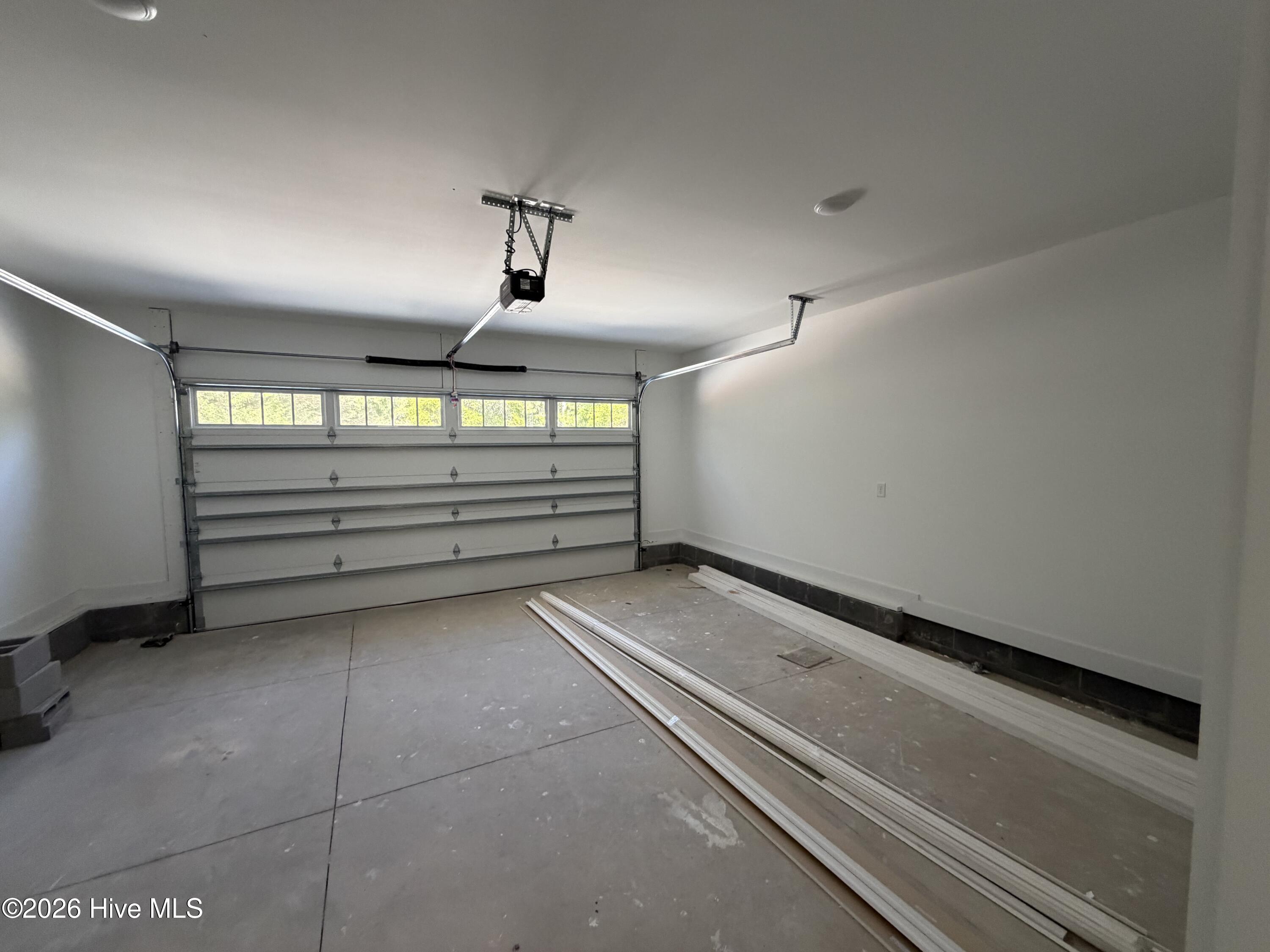 100568393 | Photo 53