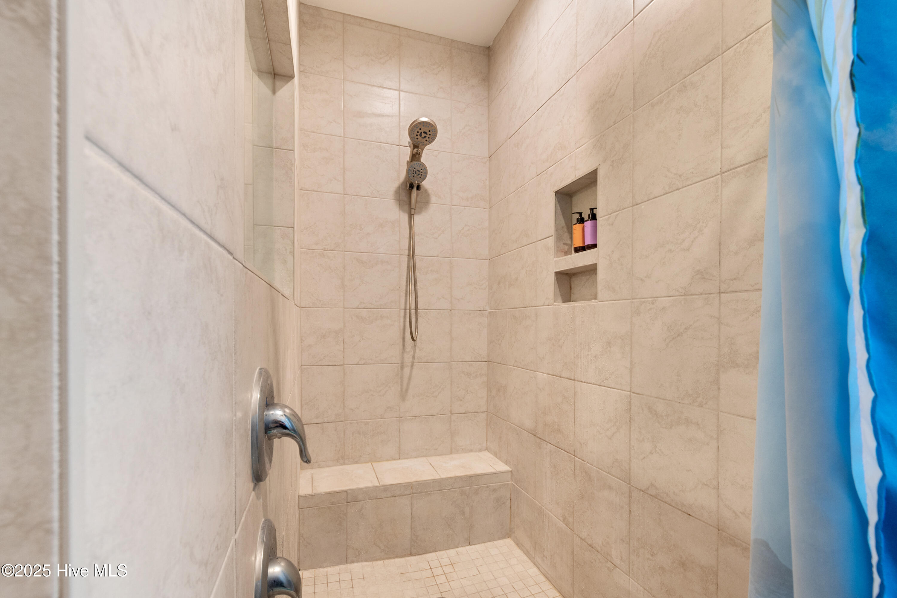 100561939 | Photo 20