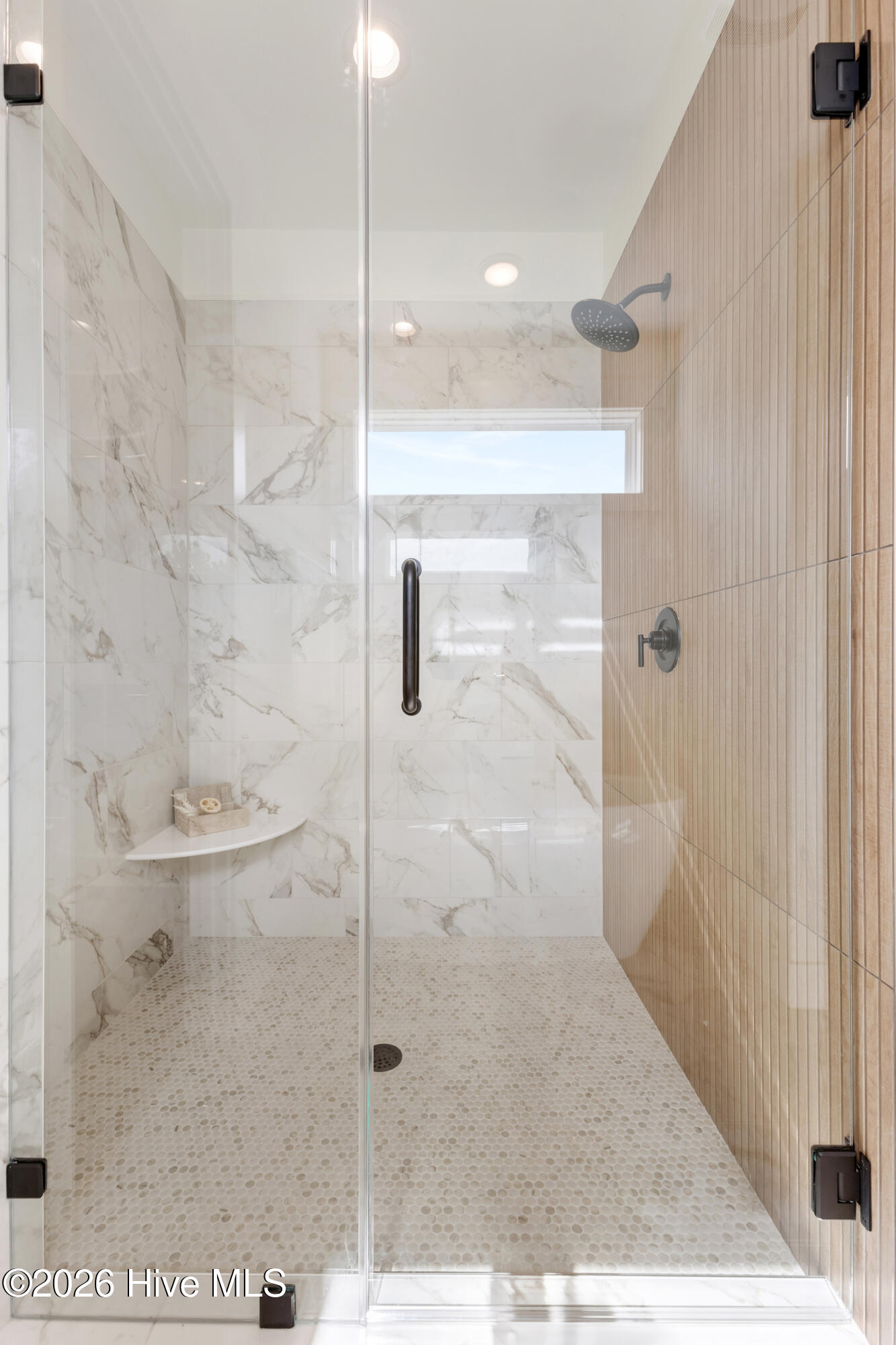 100561477 | Photo 26