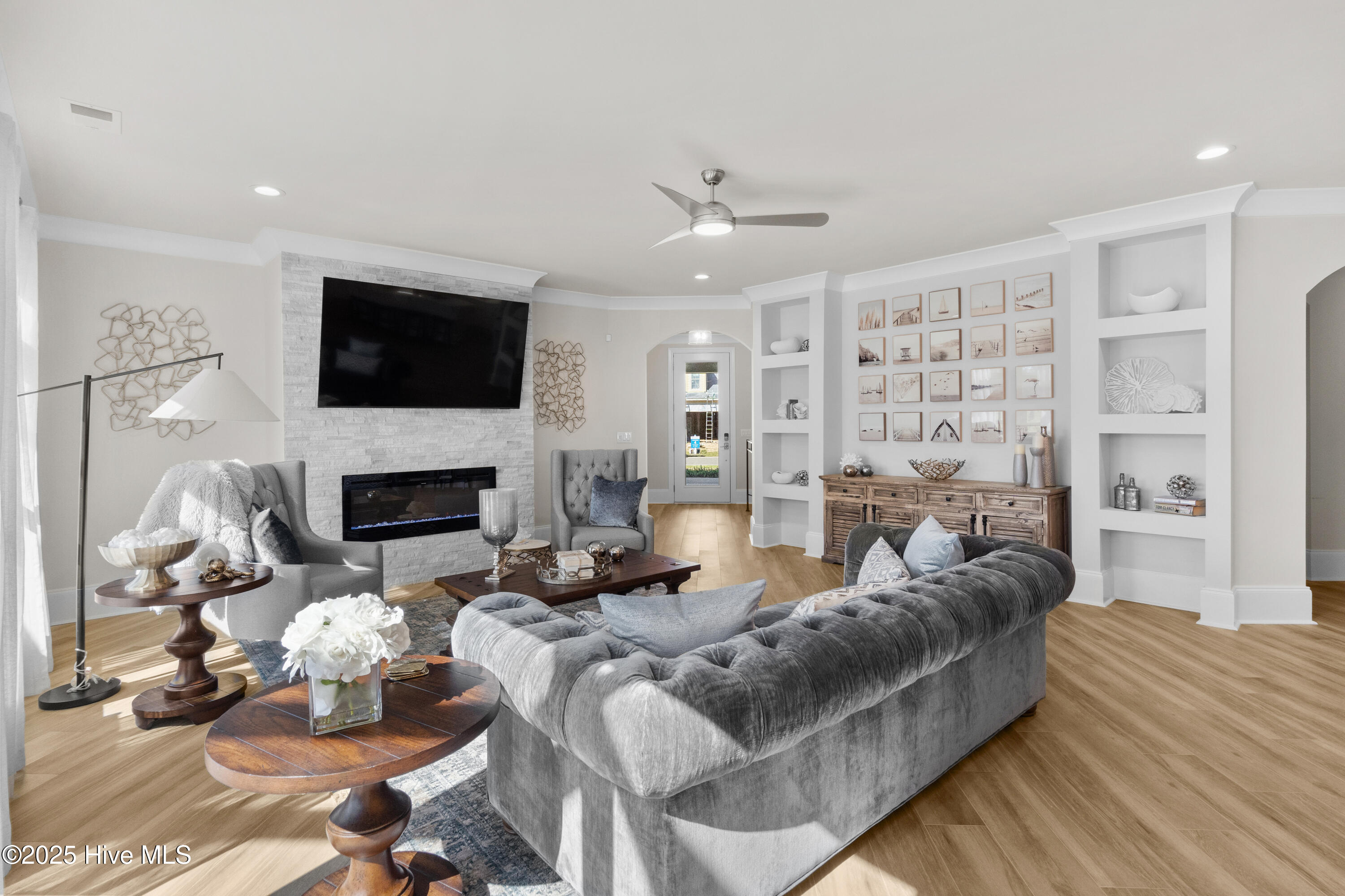 100496810 | Photo 11