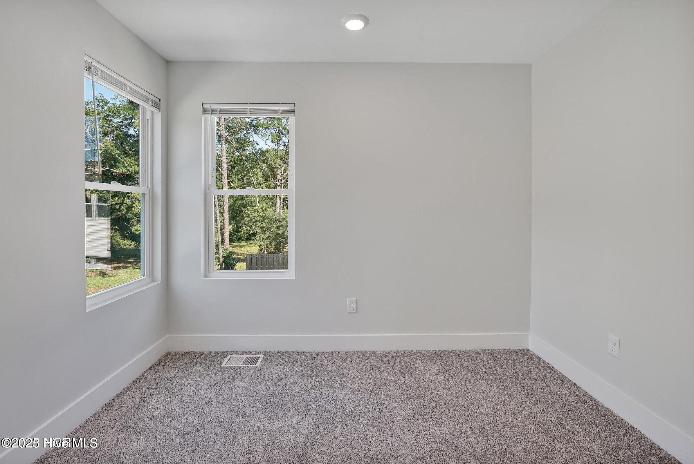 100538285 | Photo 23