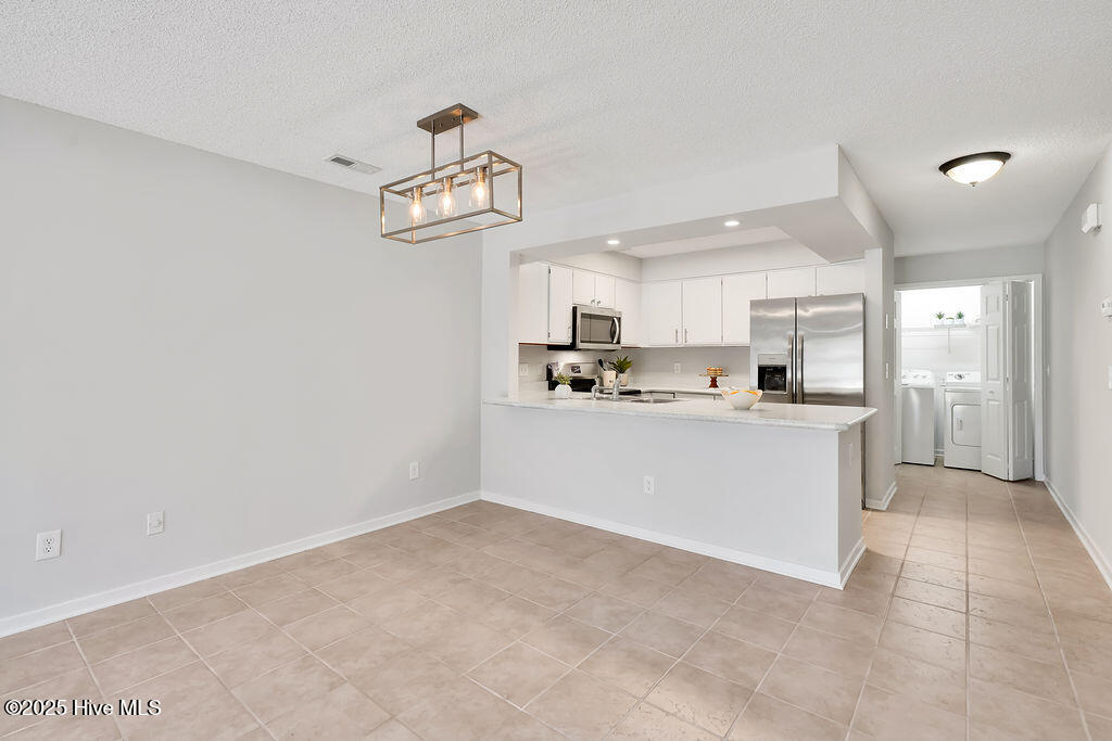 100540230 | Photo 11