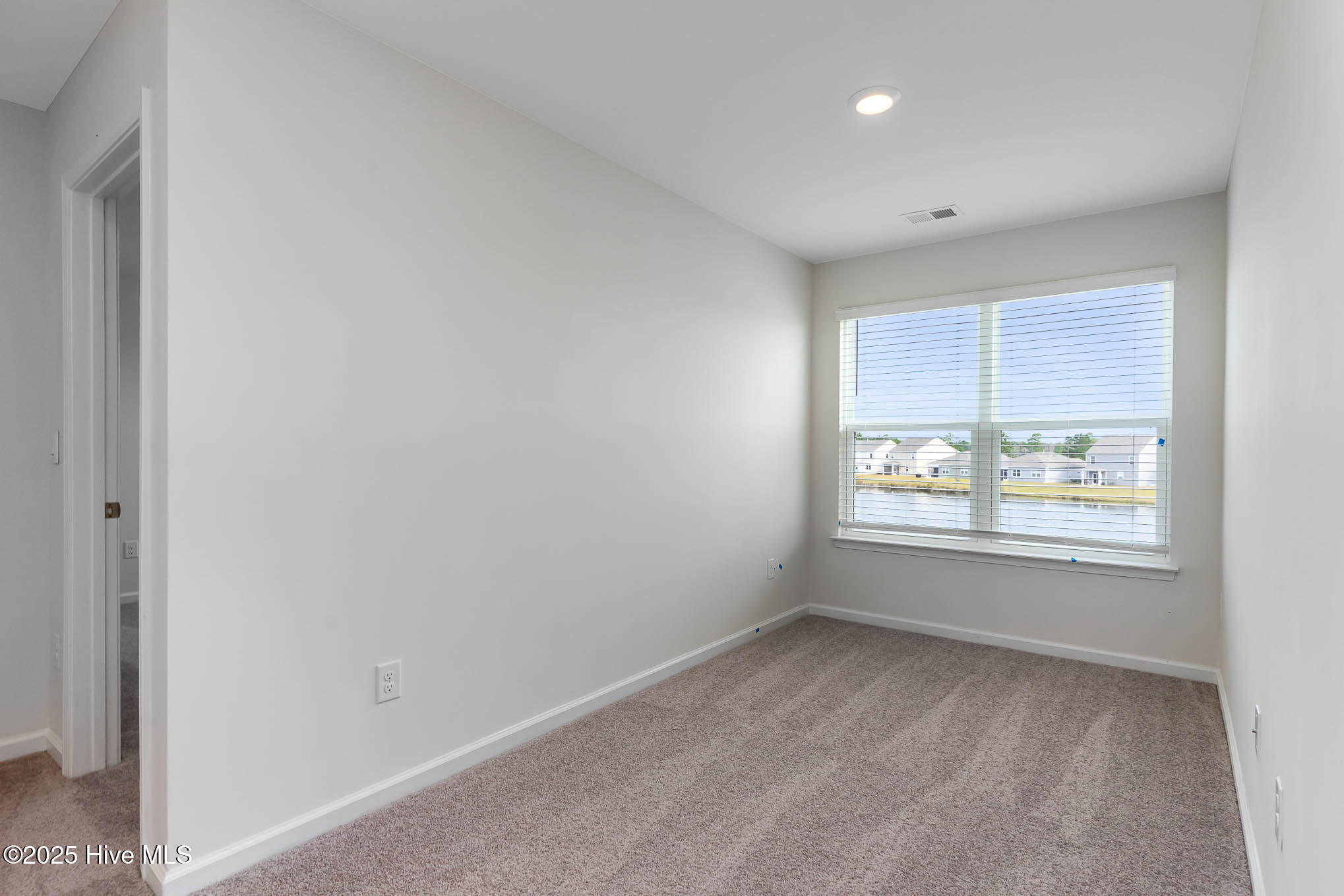 100550213 | Photo 28