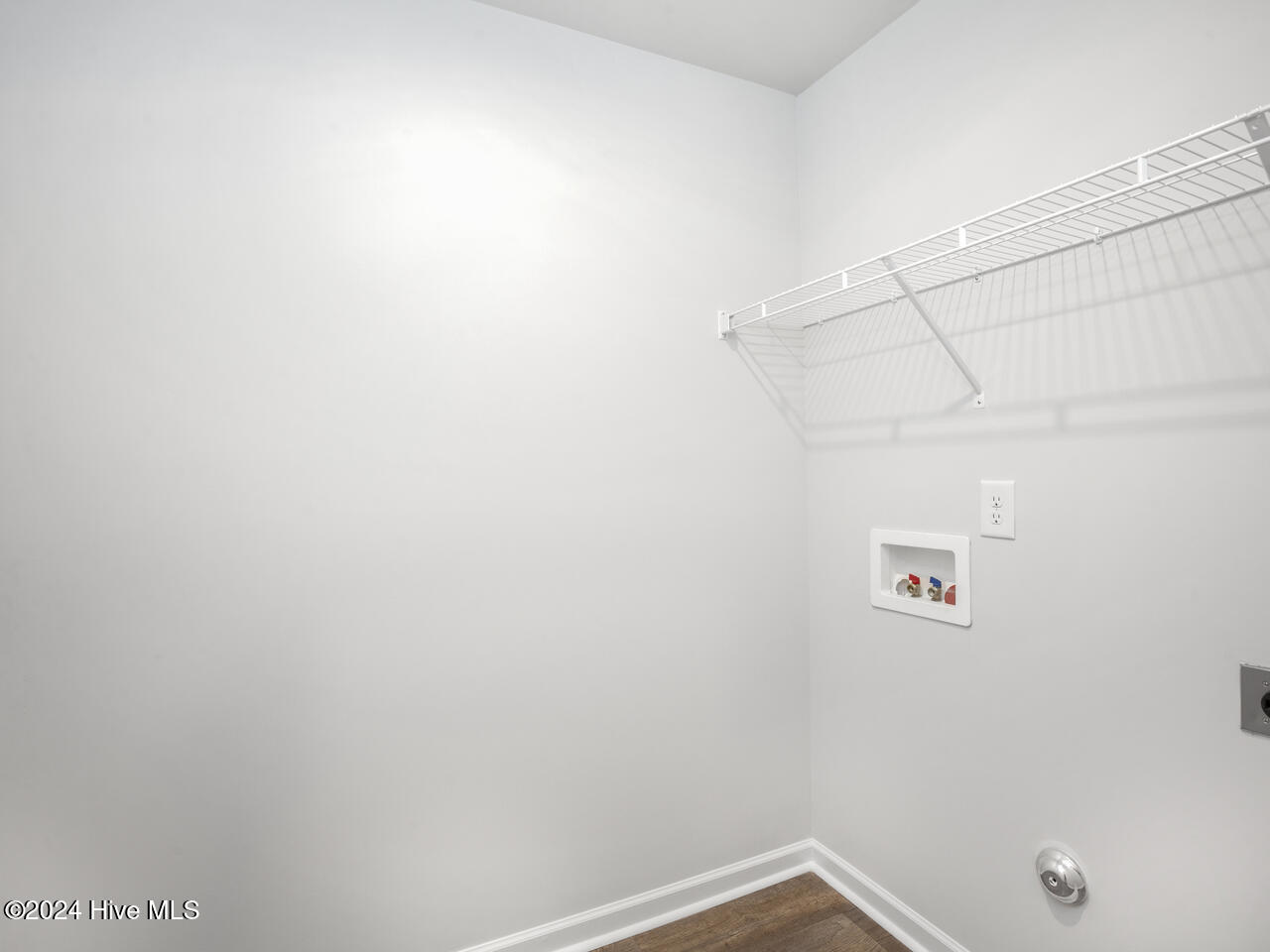 100533590 | Photo 19