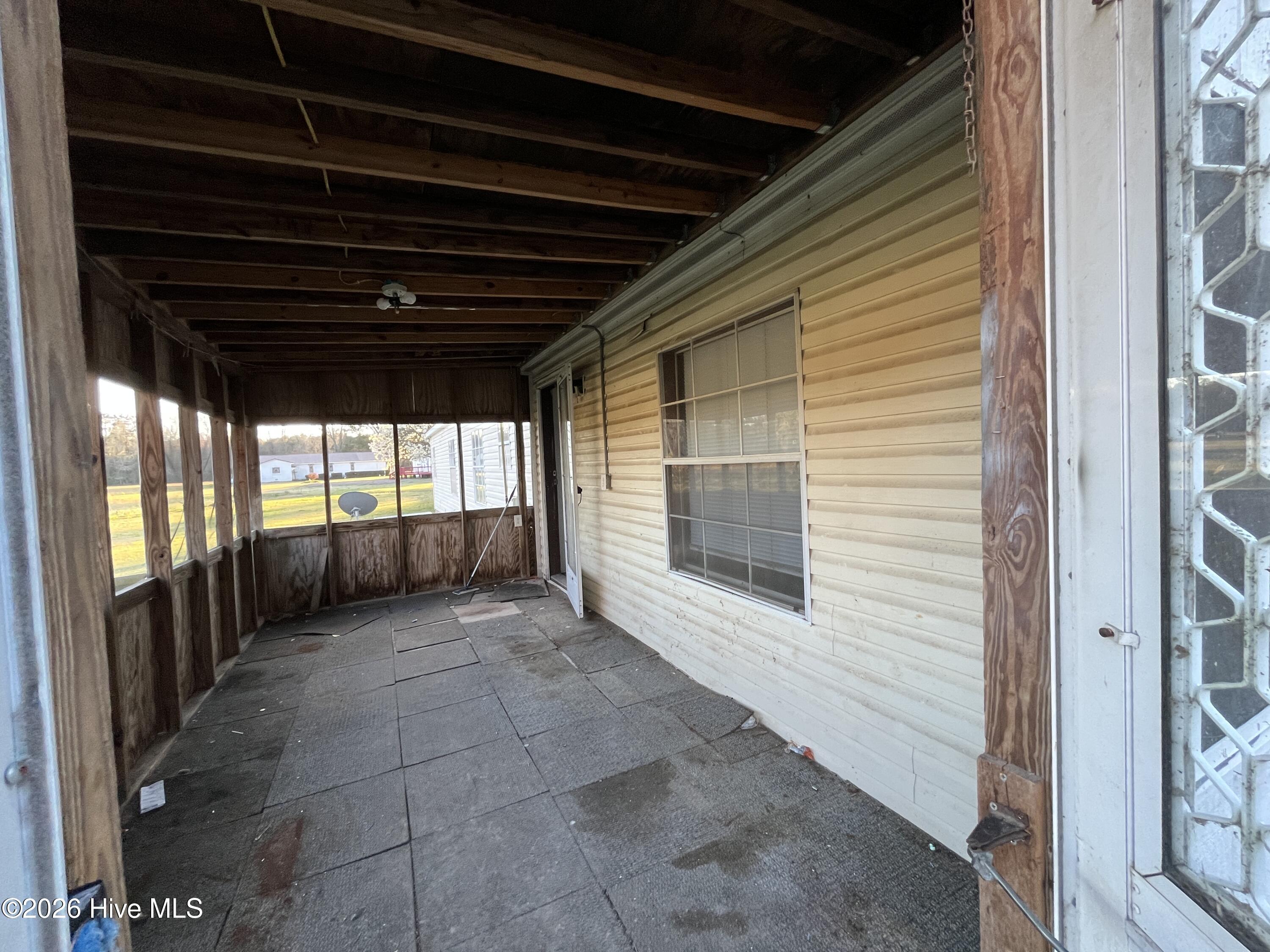 100568963 | Photo 25