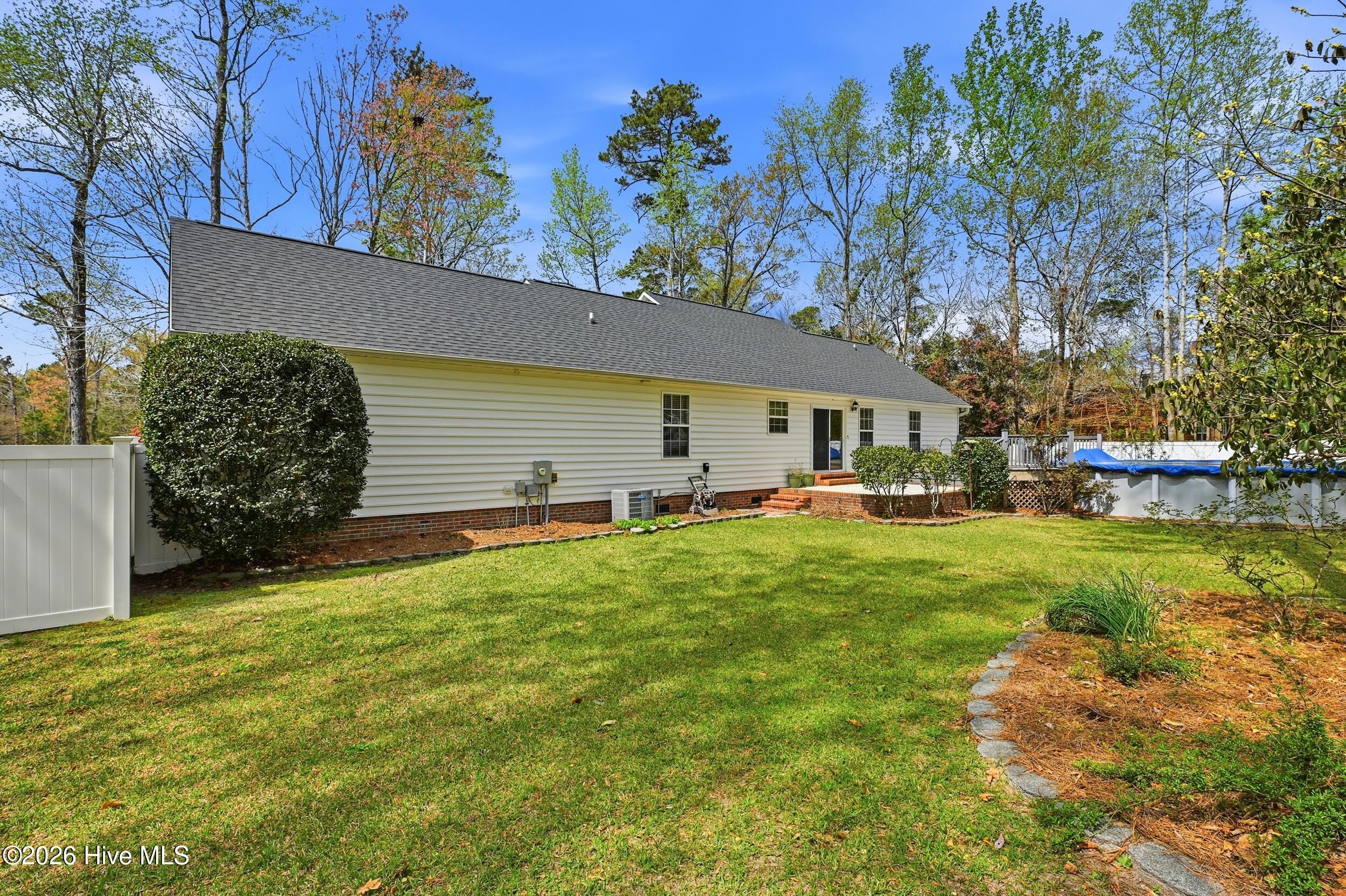 100562256 | Photo 38