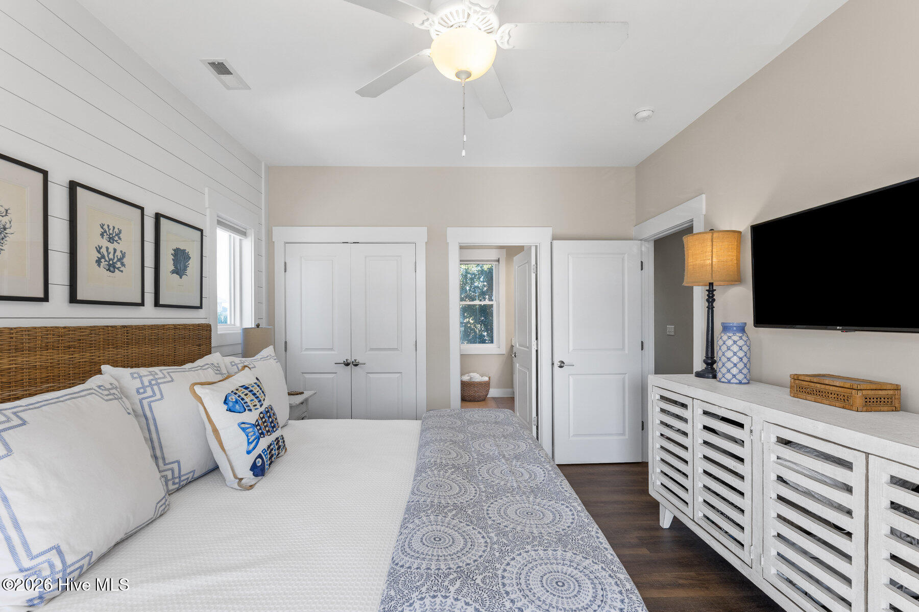 100555892 | Photo 28